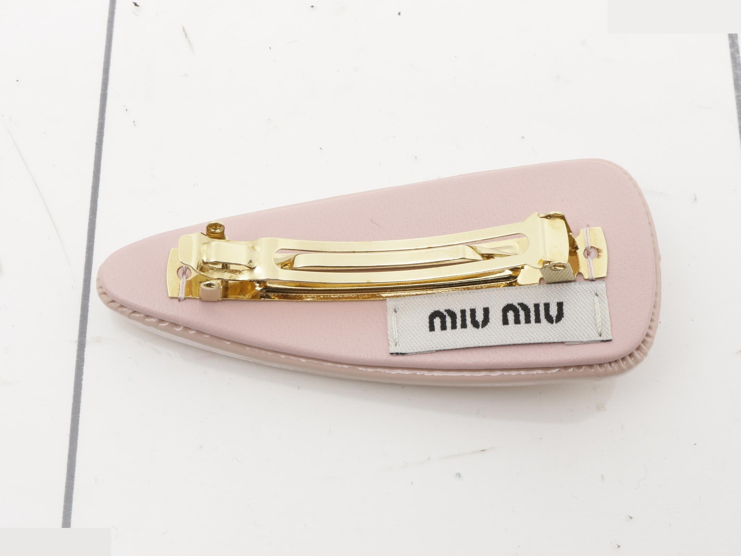 Barrette — view 2