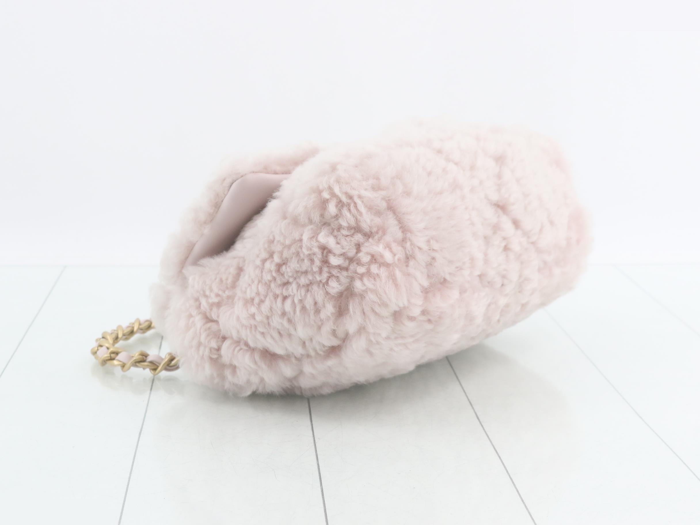 19 Shearling Boa Chain Shoulder Bag — view 5