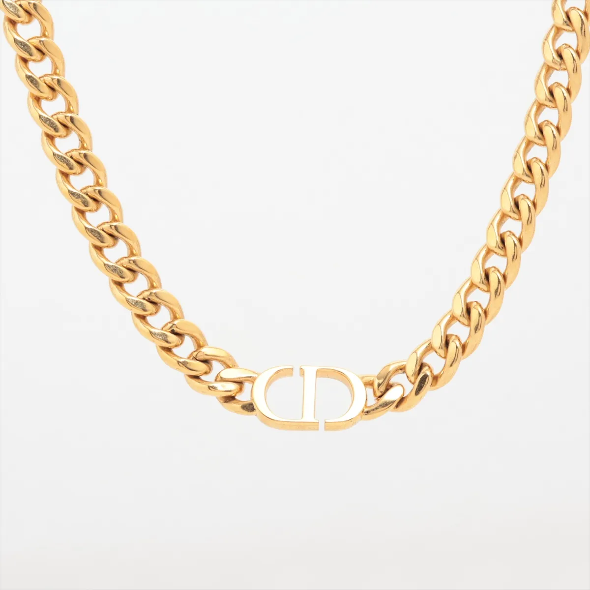 30 Montaigne necklace, GP gold. Shows signs of wear, — view 2