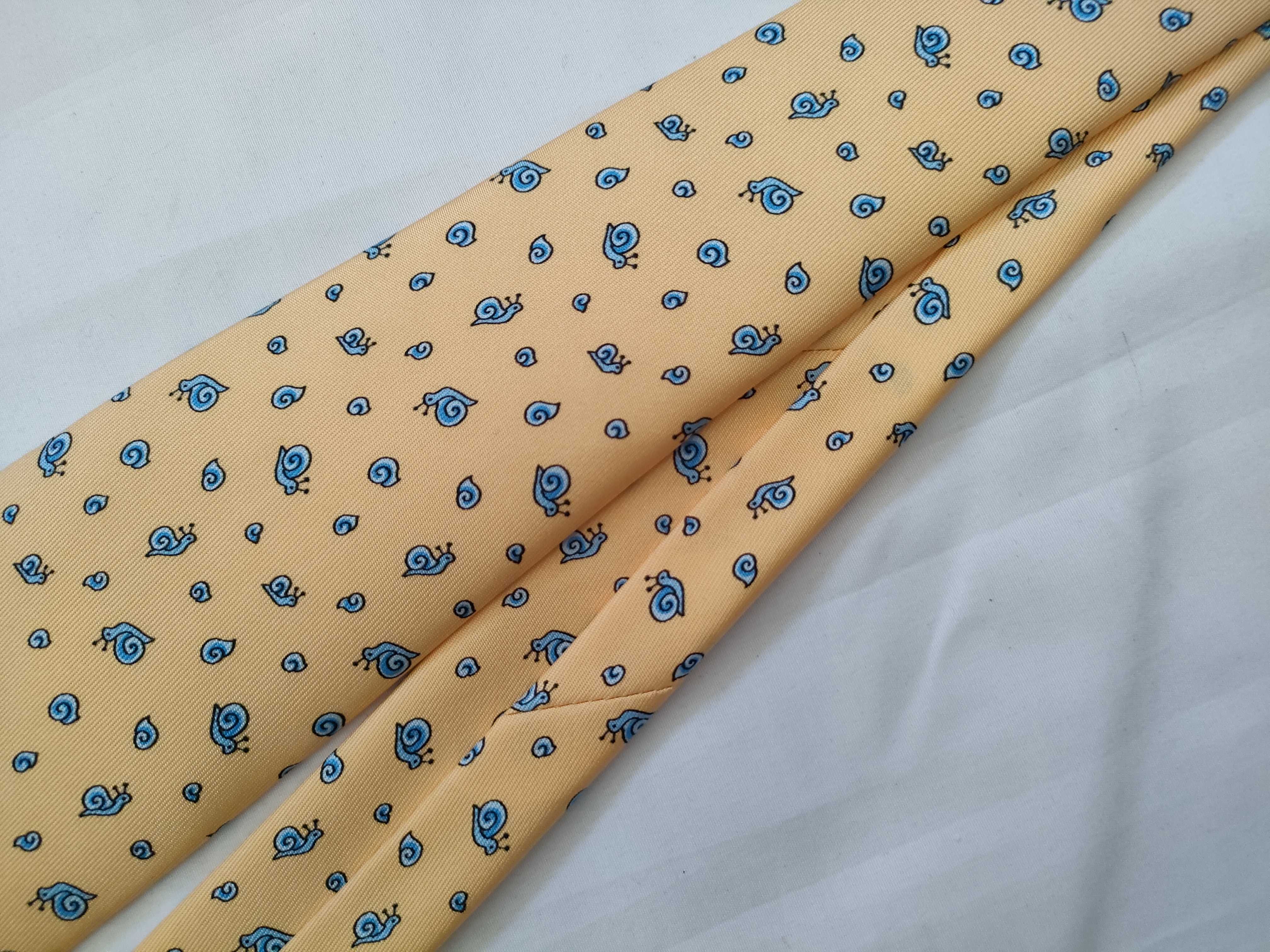 silk tie with box, other accessories. — view 9