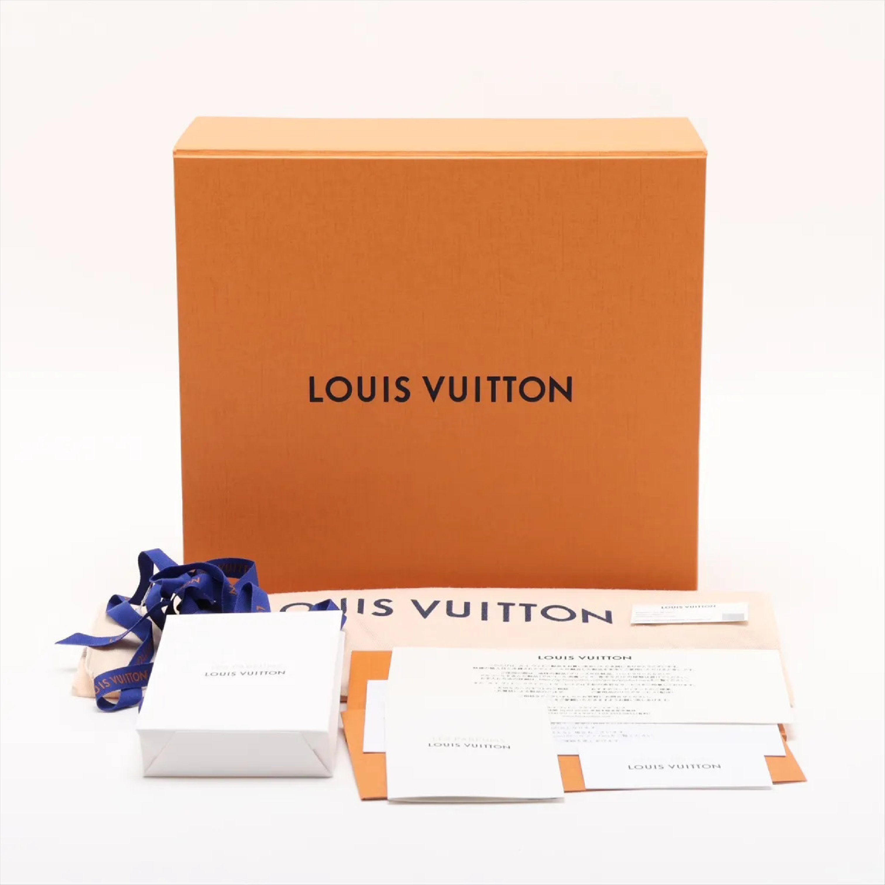 Monogram Bloom Pouch M11672 (RFID detected). Includes box and dust bag. Shoulder bag included. — view 9