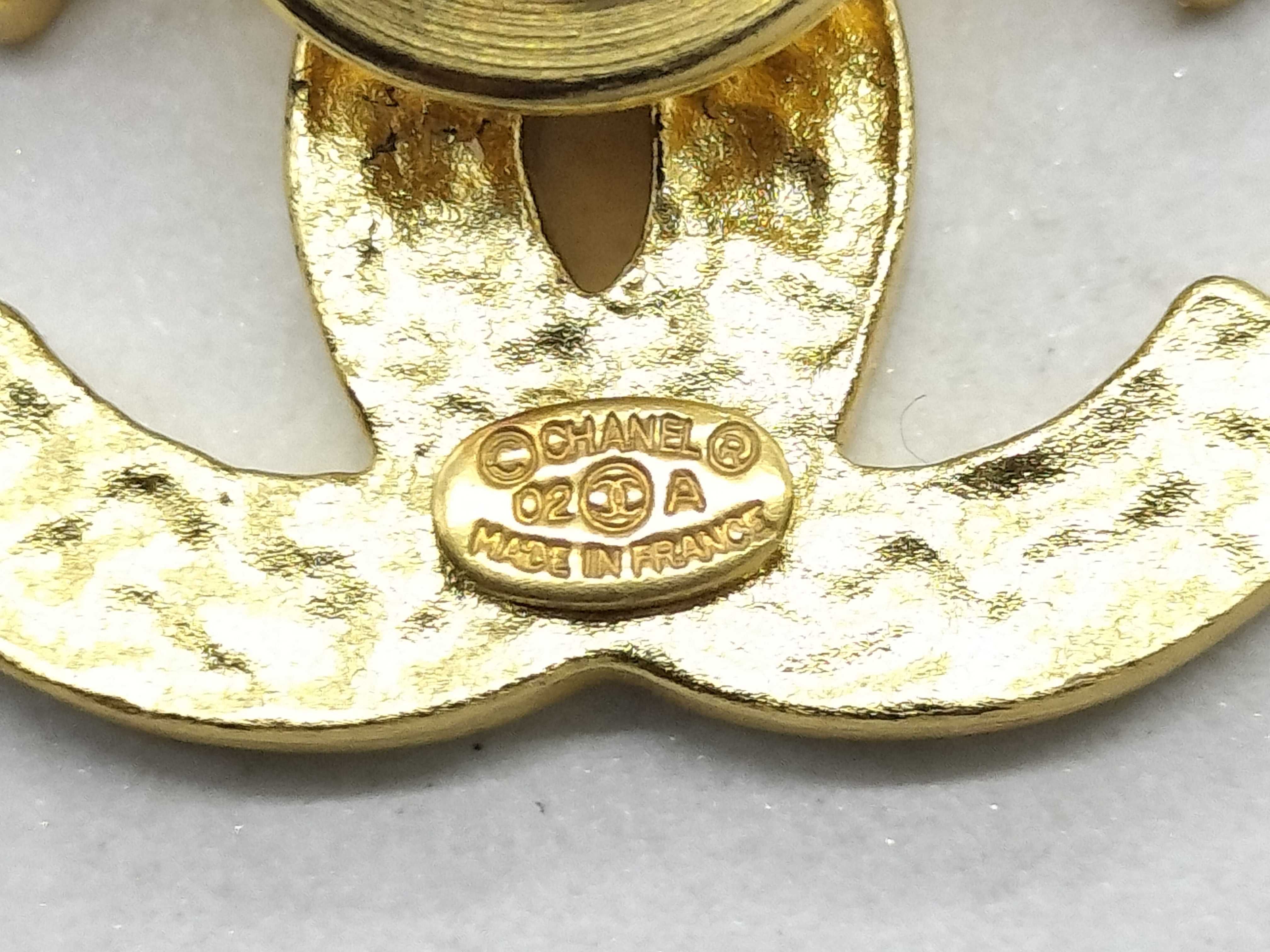 02A Coco Pin Brooch — view 3