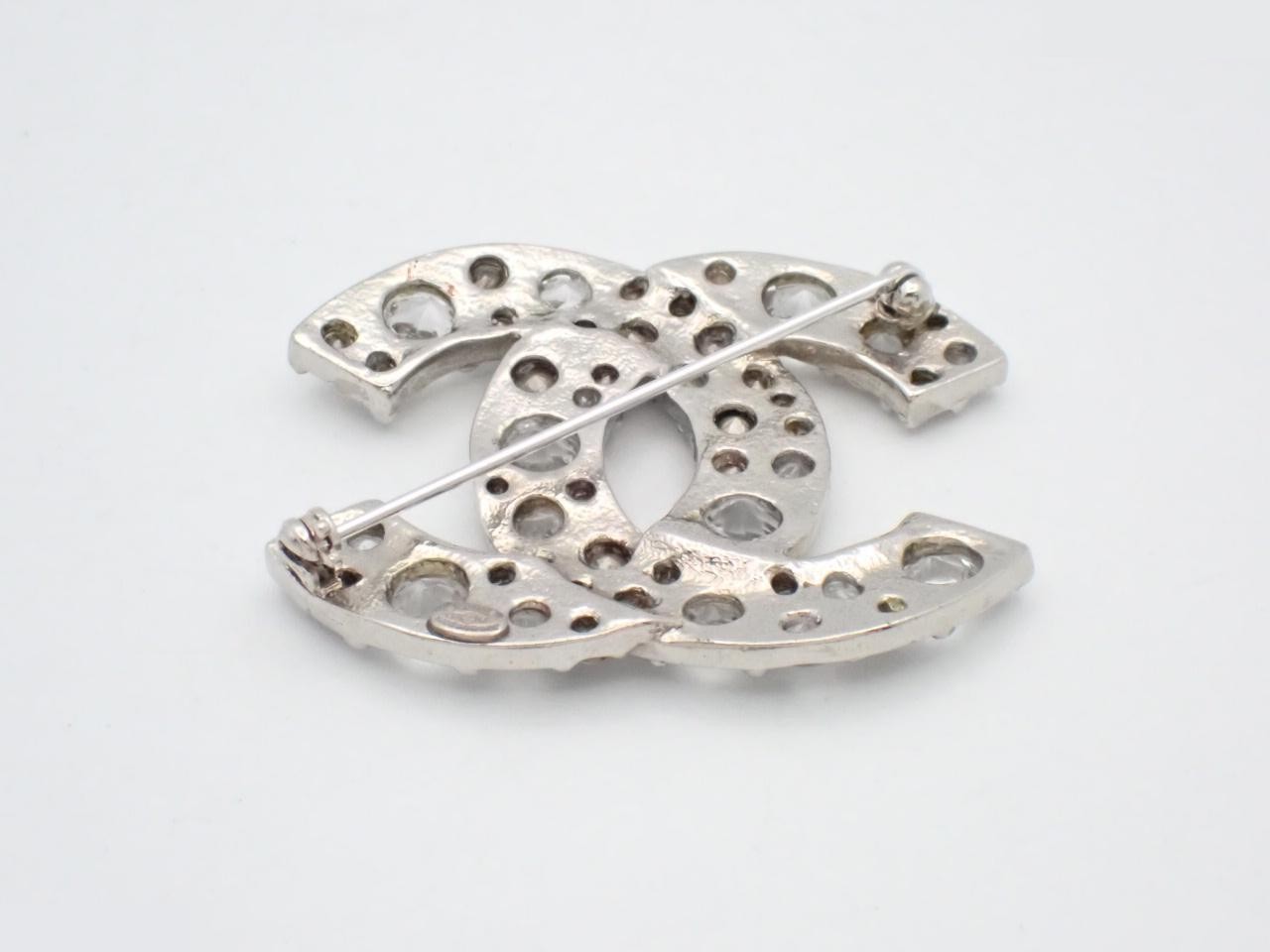 Brooch 07V — view 2
