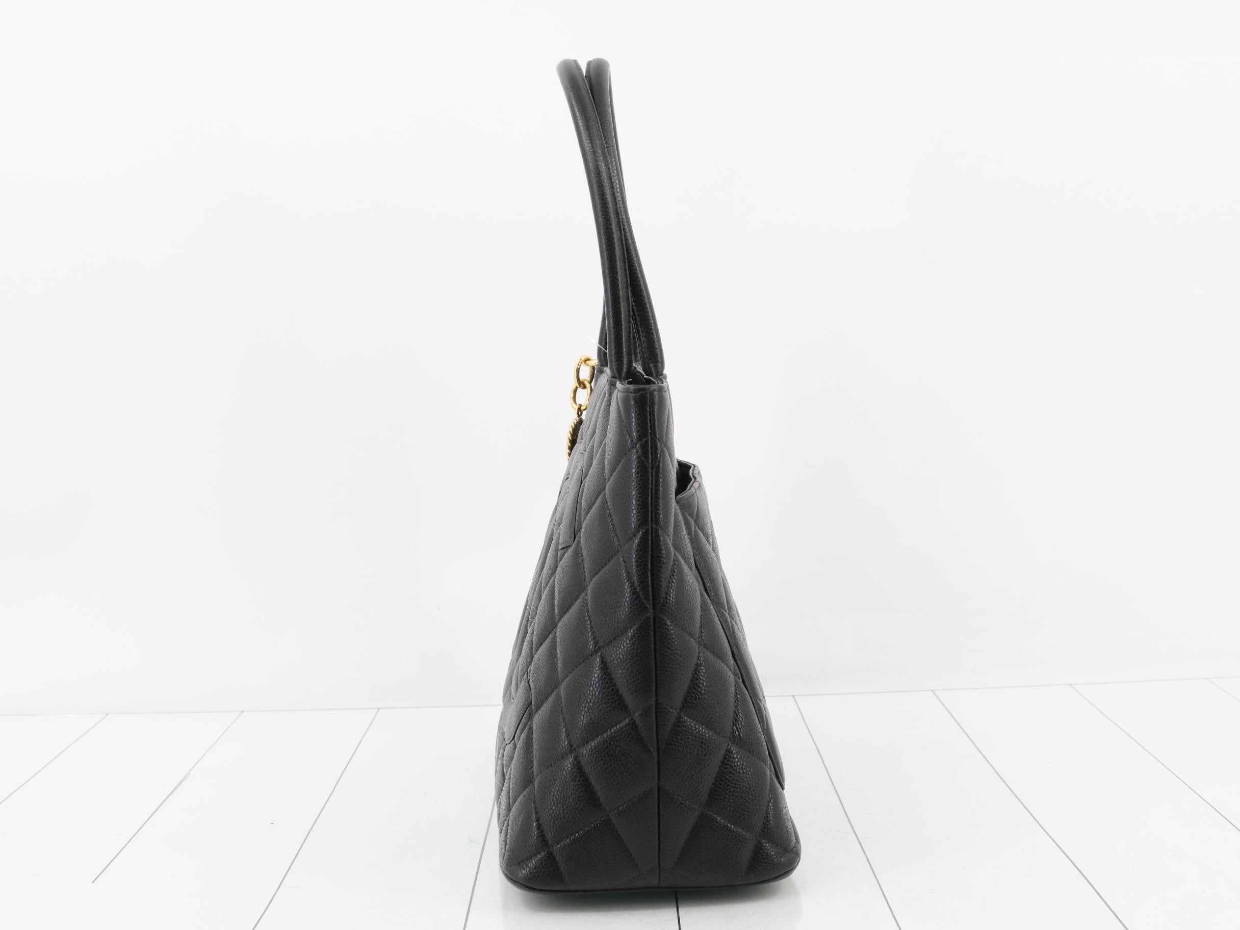 Matelassé Caviar Reissue Tote Bag (with seal card) — view 3