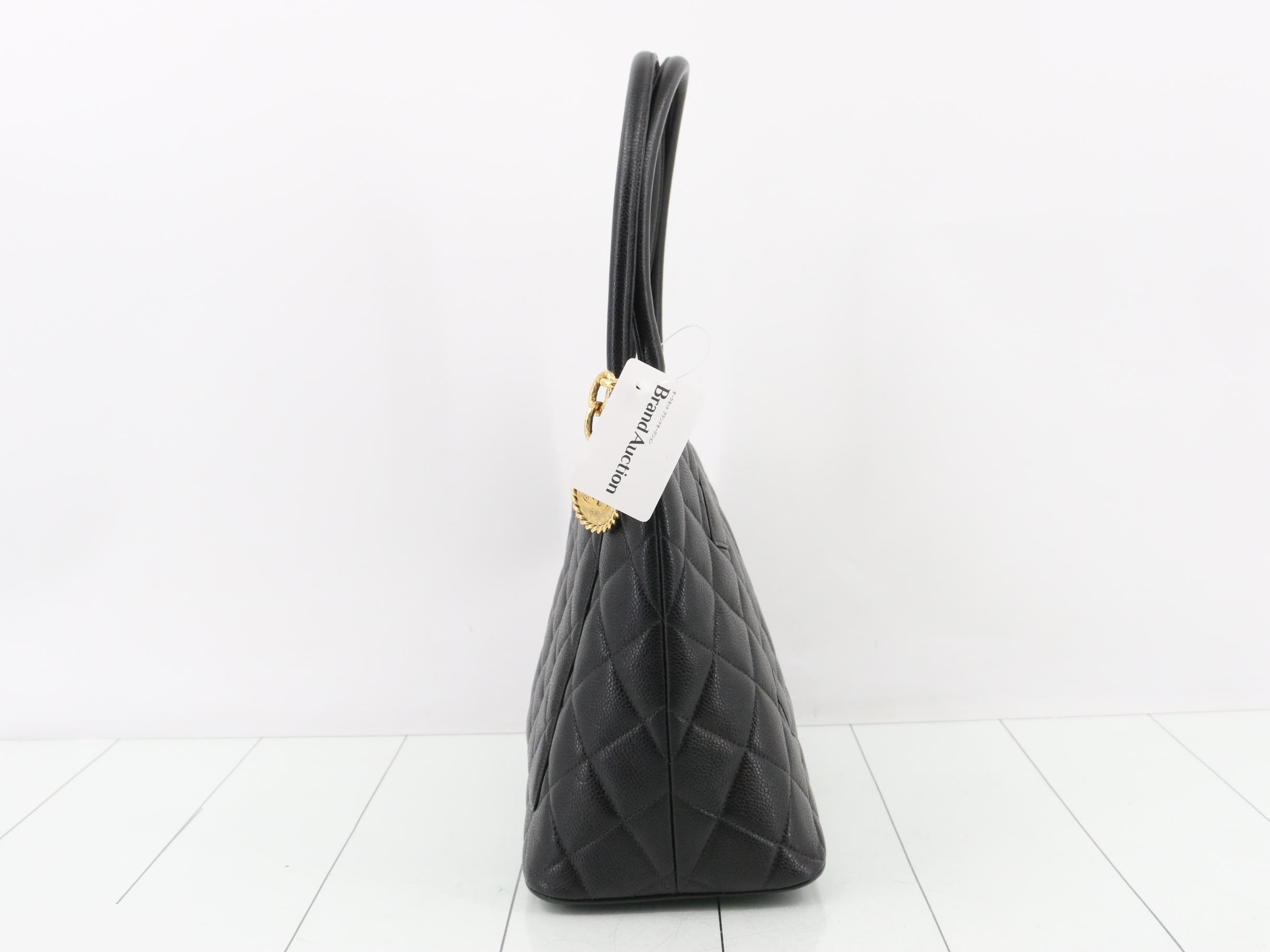 Matelassé Caviar Reissue Tote Bag (with seal card) — view 4