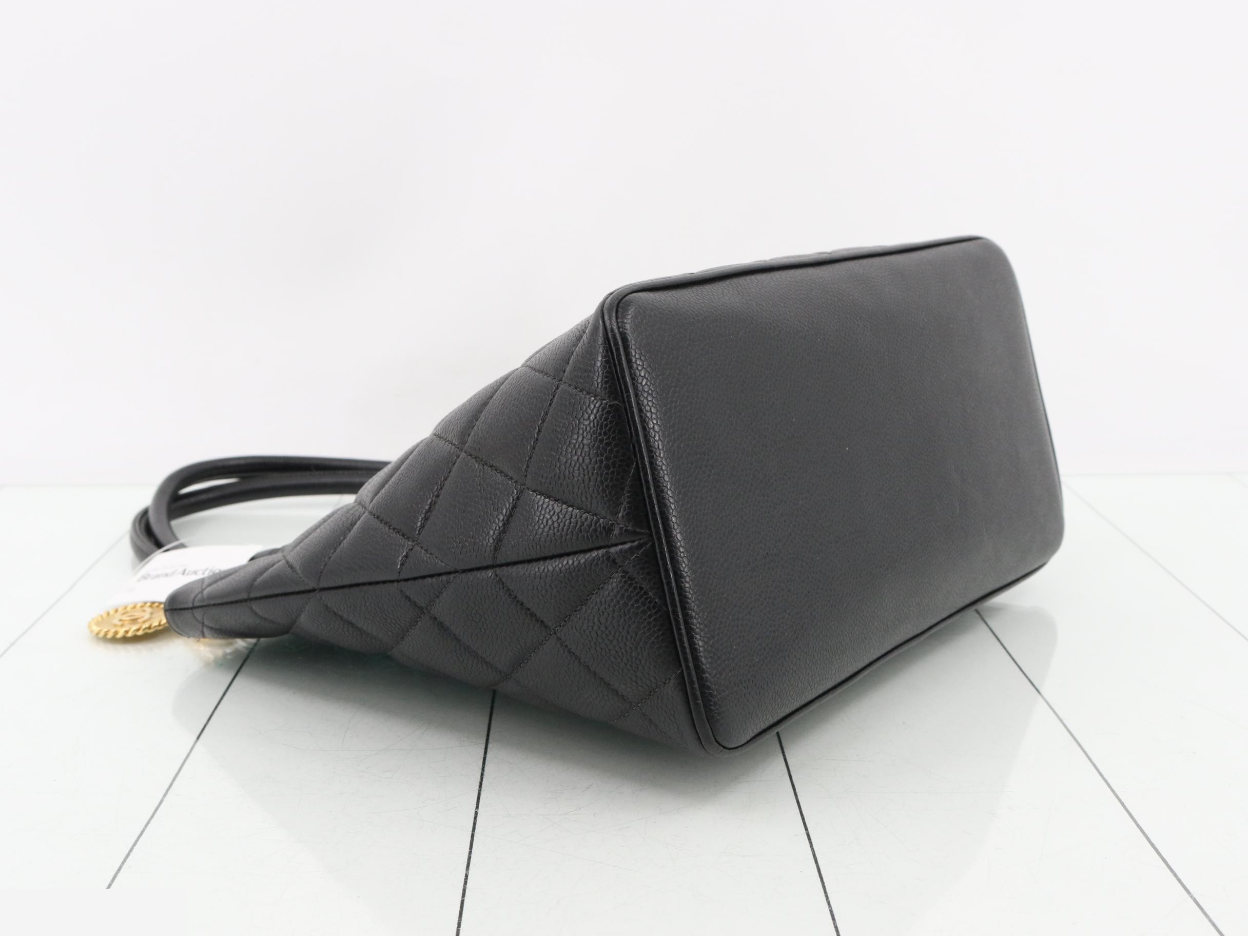 Matelassé Caviar Reissue Tote Bag (with seal card) — view 5