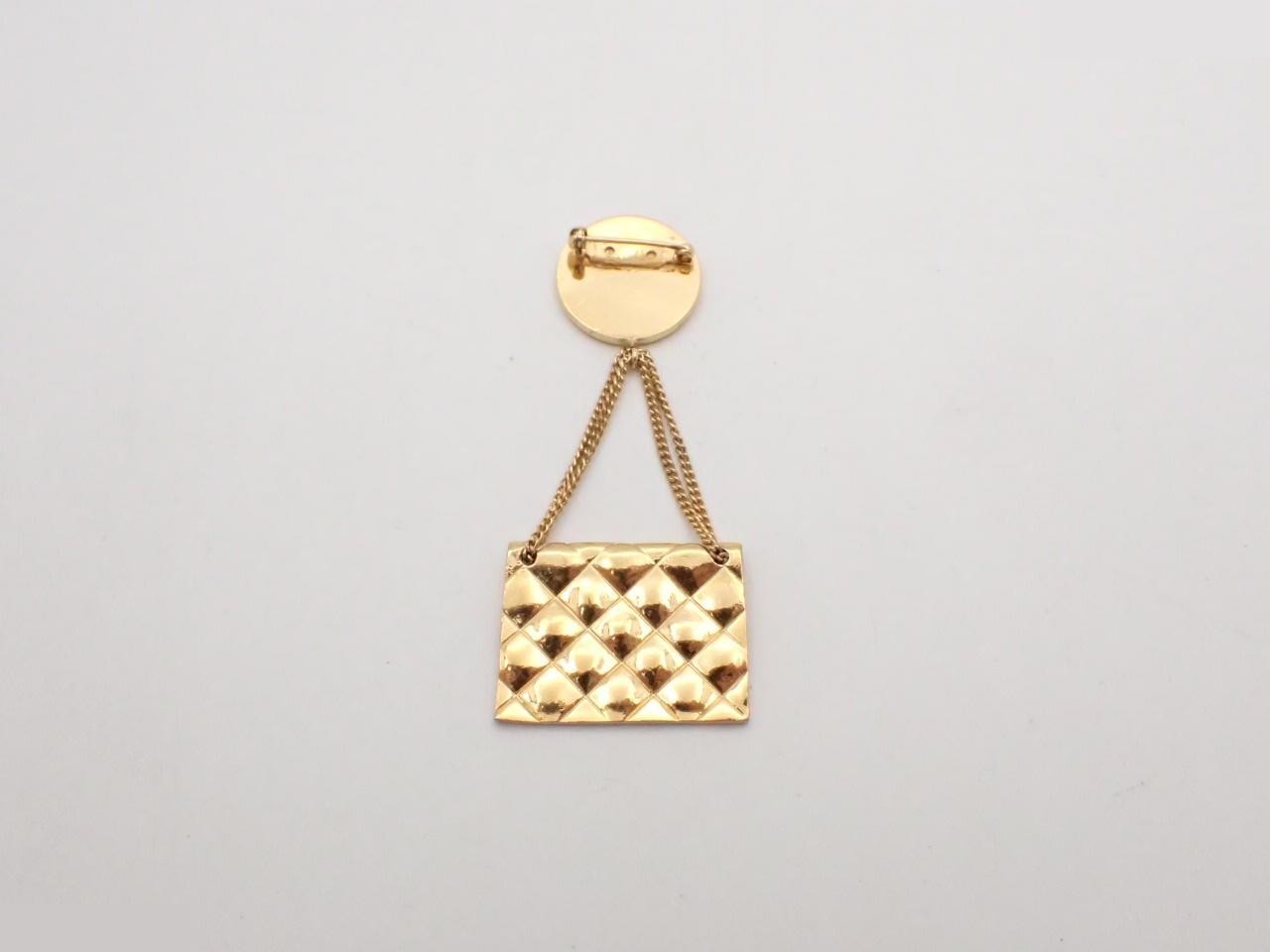 brooch — view 2