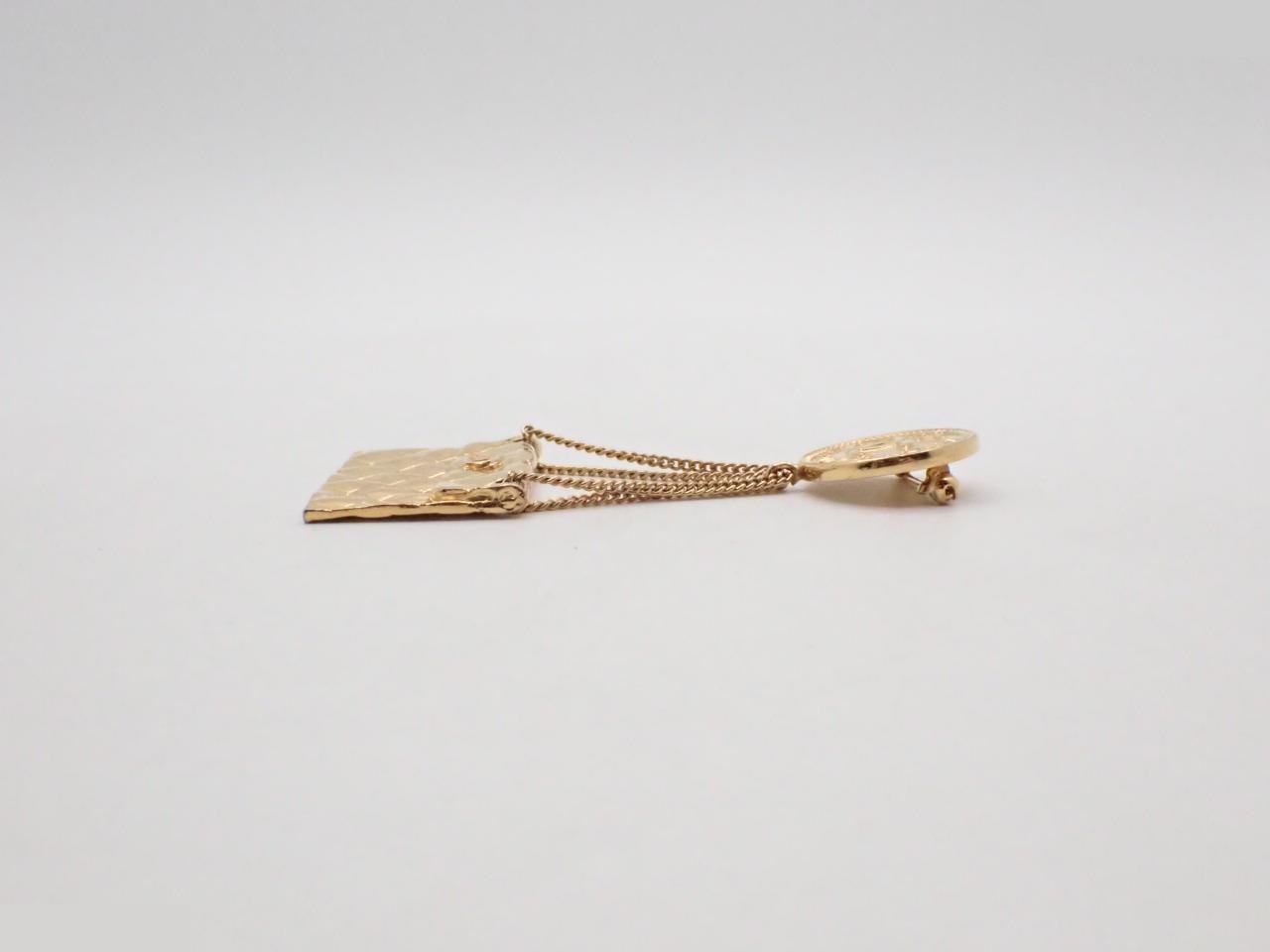 brooch — view 3