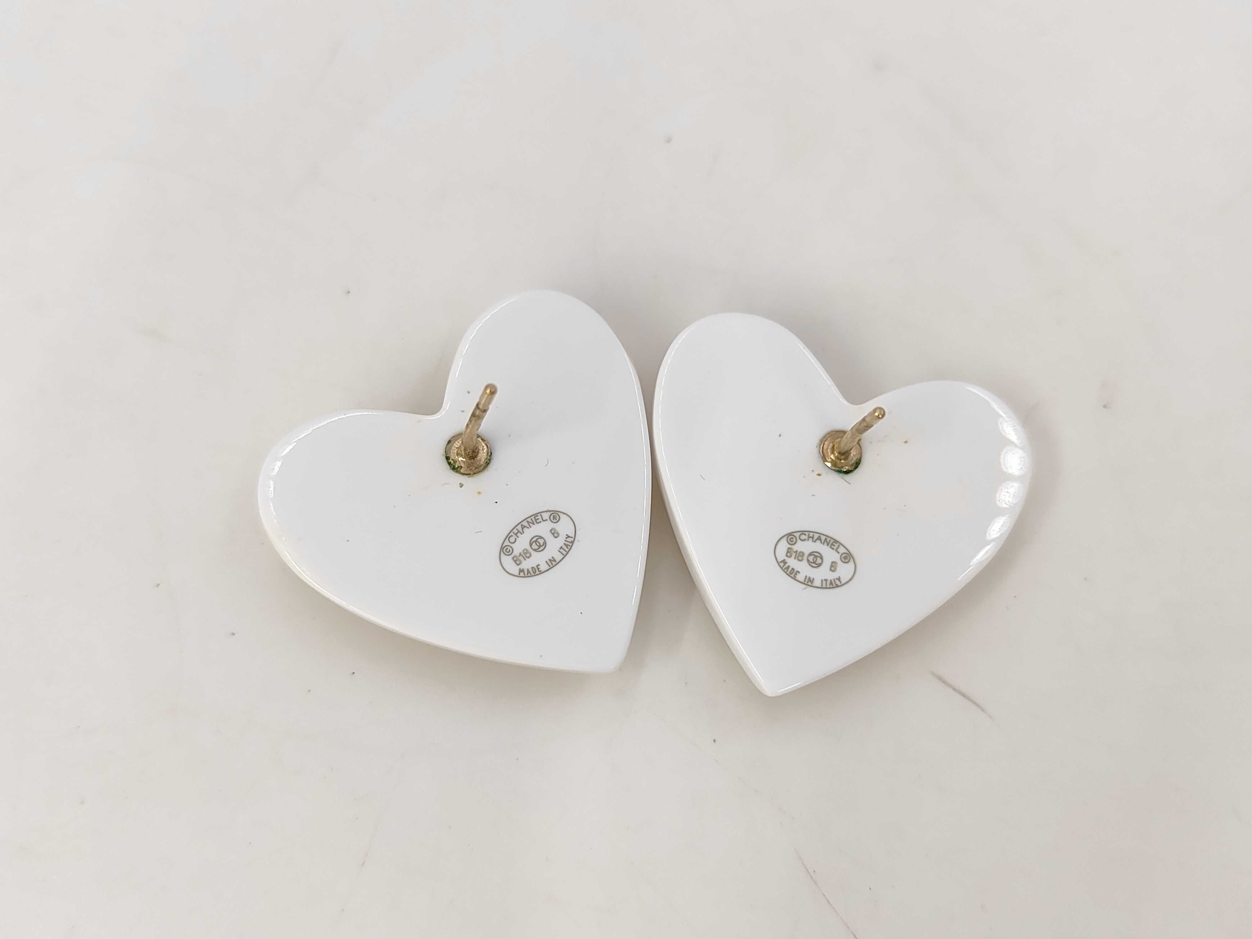 White Resin Heart-Shaped Earrings (B18B) — view 2