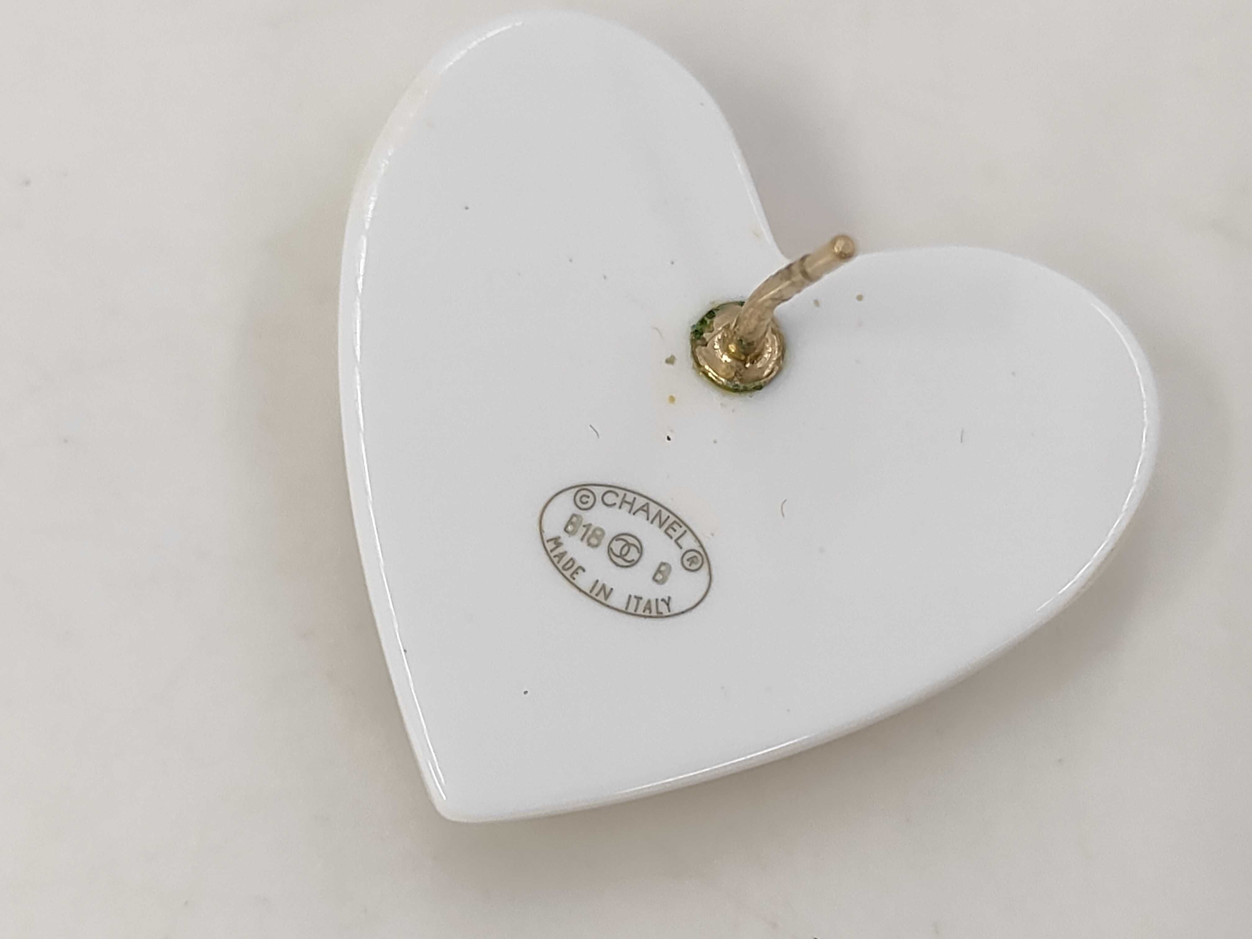 White Resin Heart-Shaped Earrings (B18B) — view 4