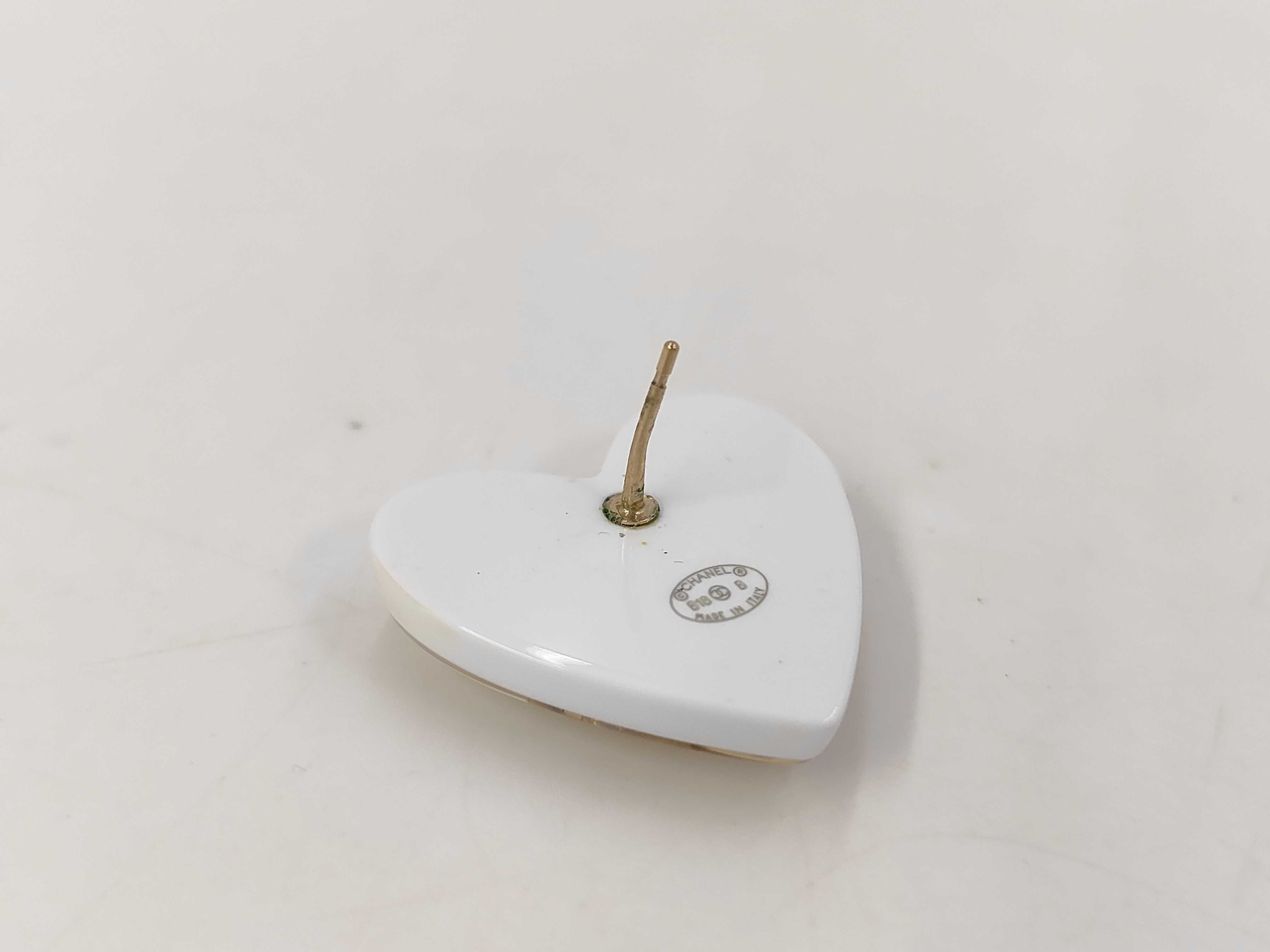 White Resin Heart-Shaped Earrings (B18B) — view 5
