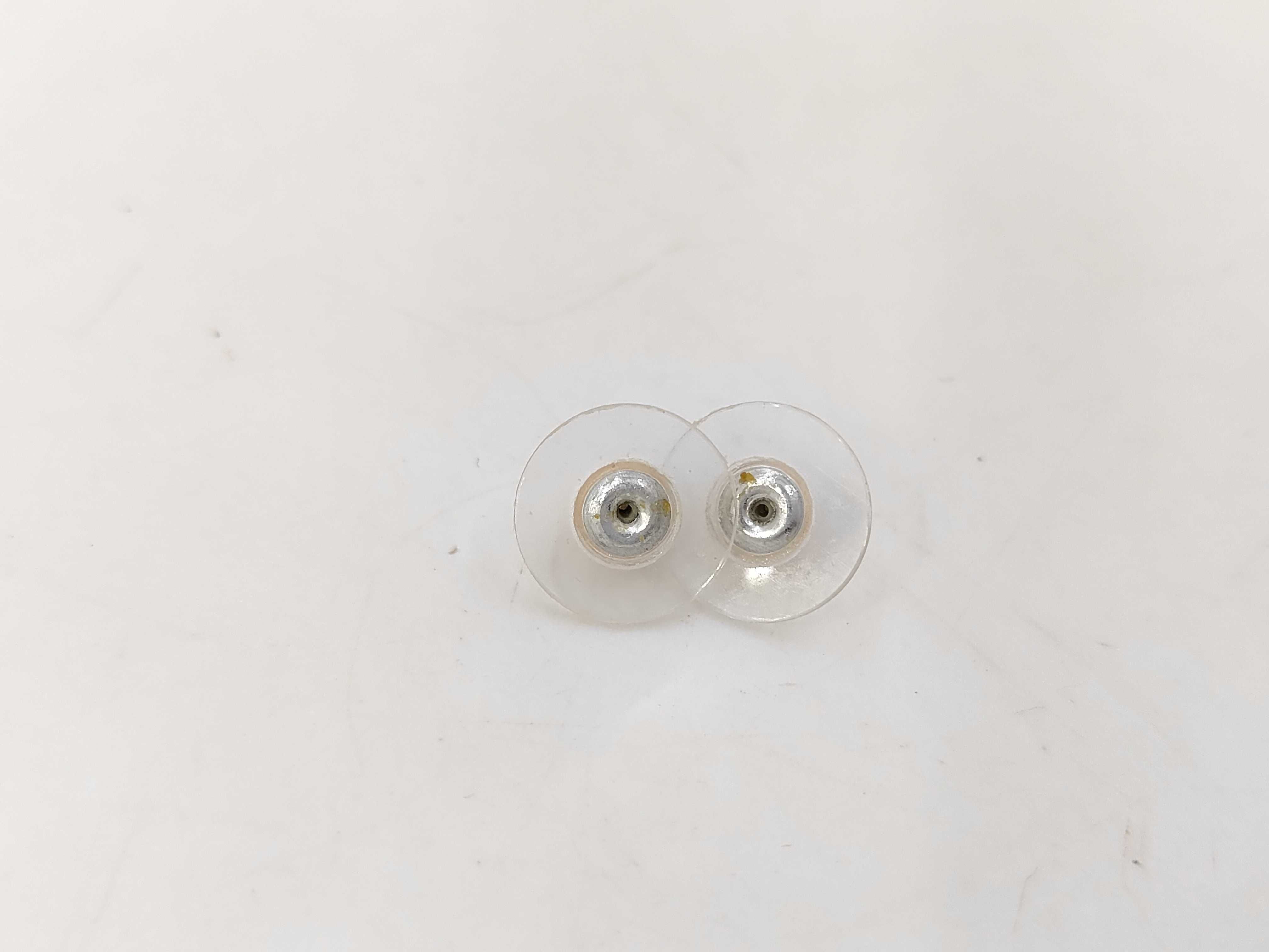 White Resin Heart-Shaped Earrings (B18B) — view 6