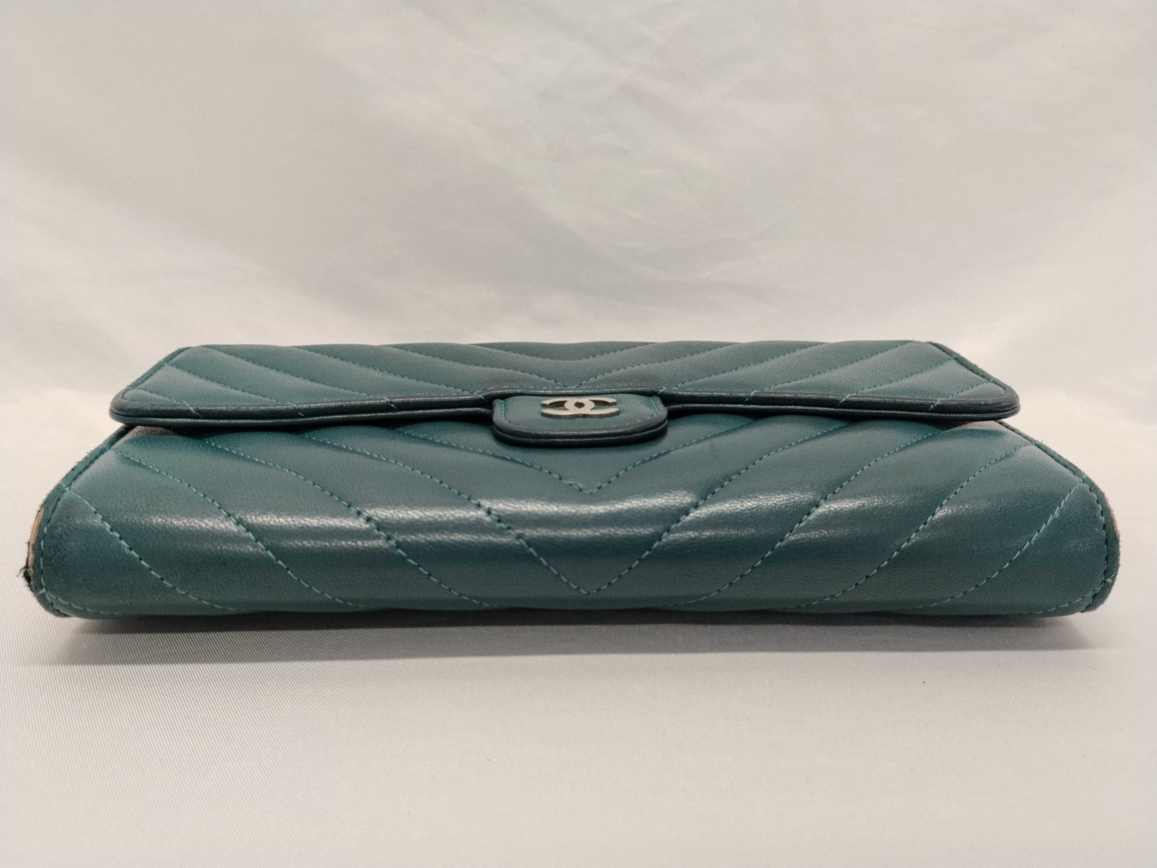 V-stitch lambskin flap wallet — view 3