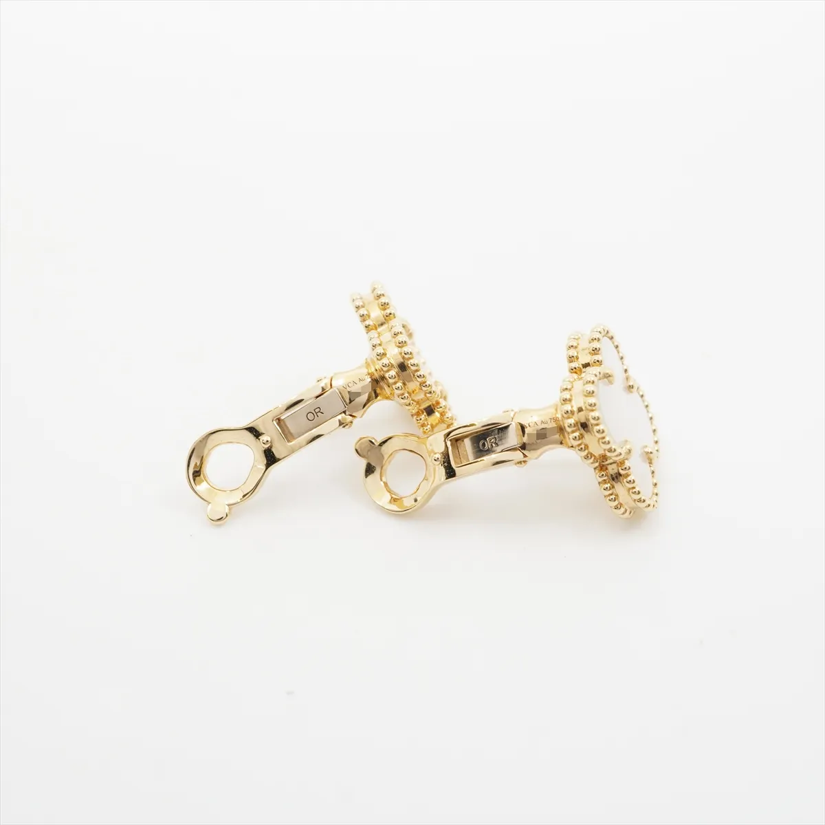 Vintage Alhambra Shell Earrings, 750 (Yellow Gold), 8g, JP363805. — view 3