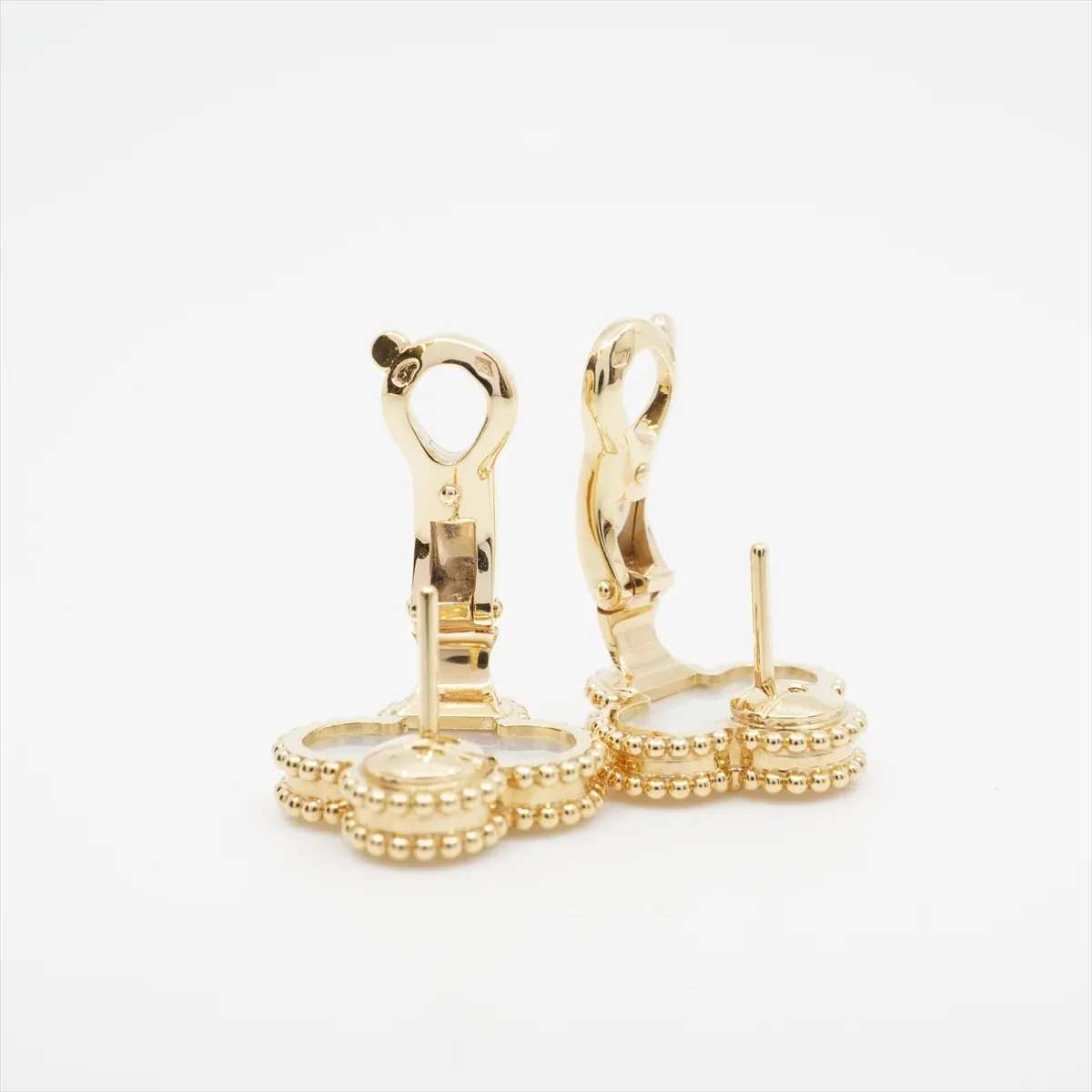 Vintage Alhambra Shell Earrings, 750 (Yellow Gold), 8g, JP363805. — view 5