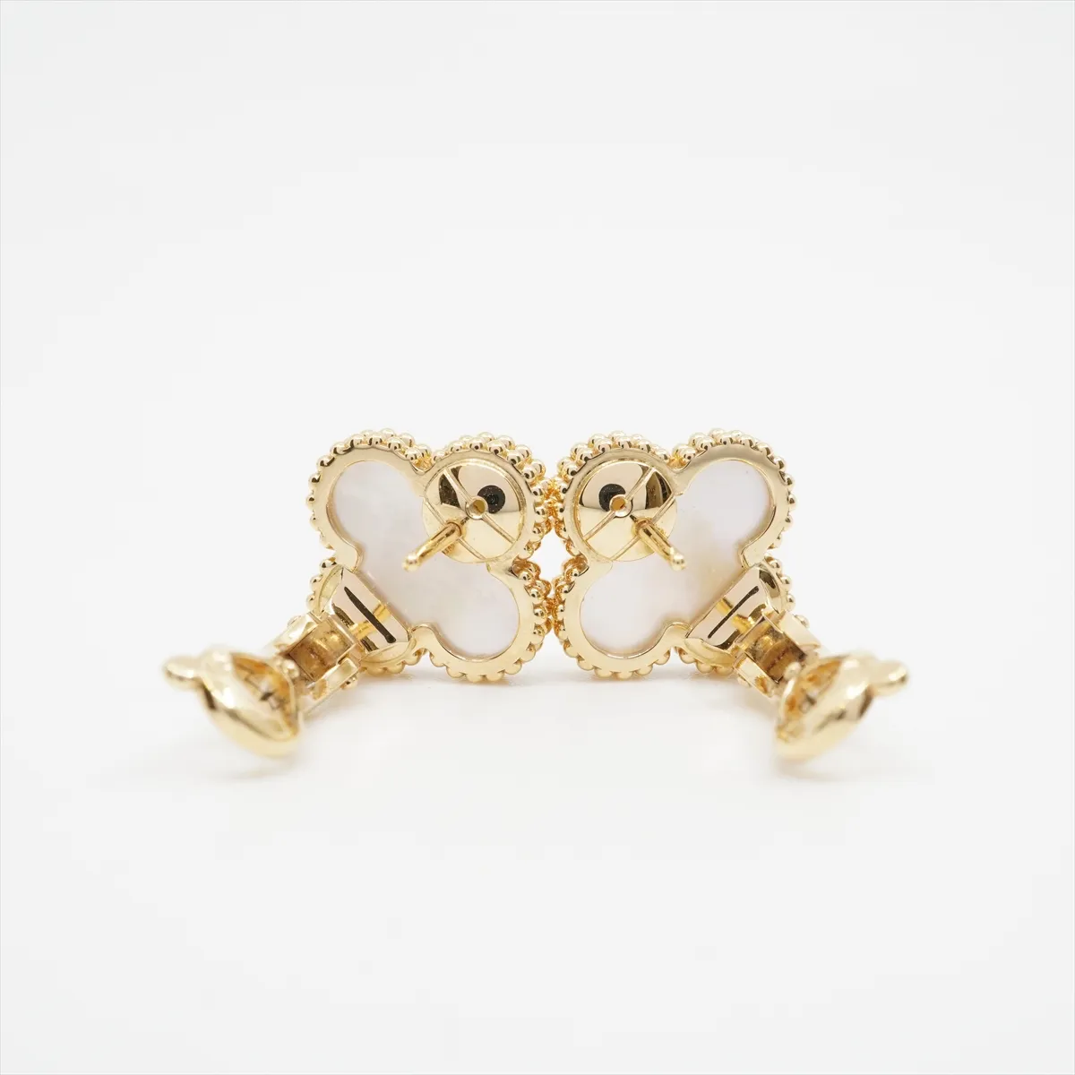 Vintage Alhambra Shell Earrings, 750 (Yellow Gold), 8g, JP363805. — view 6