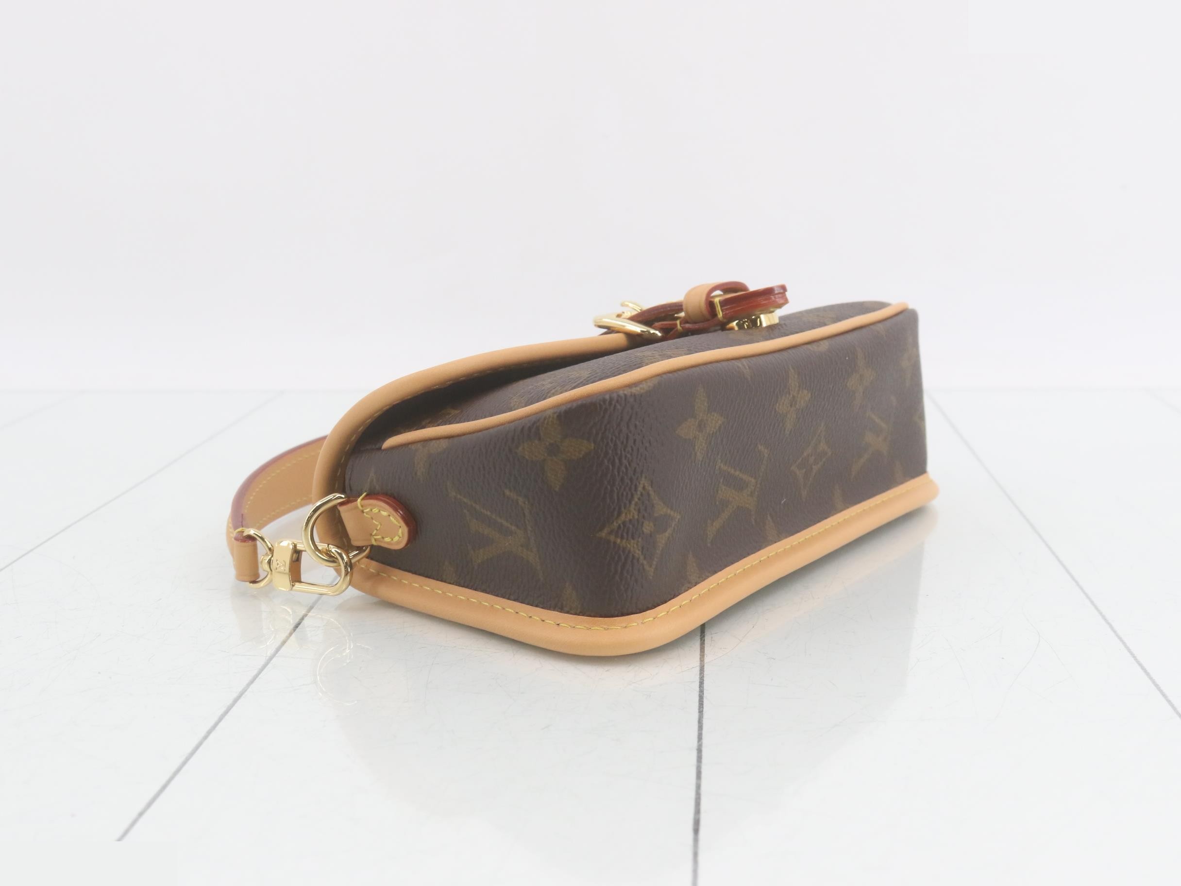 Nano Diane - List price ¥335,500 - Some protective film included — view 5