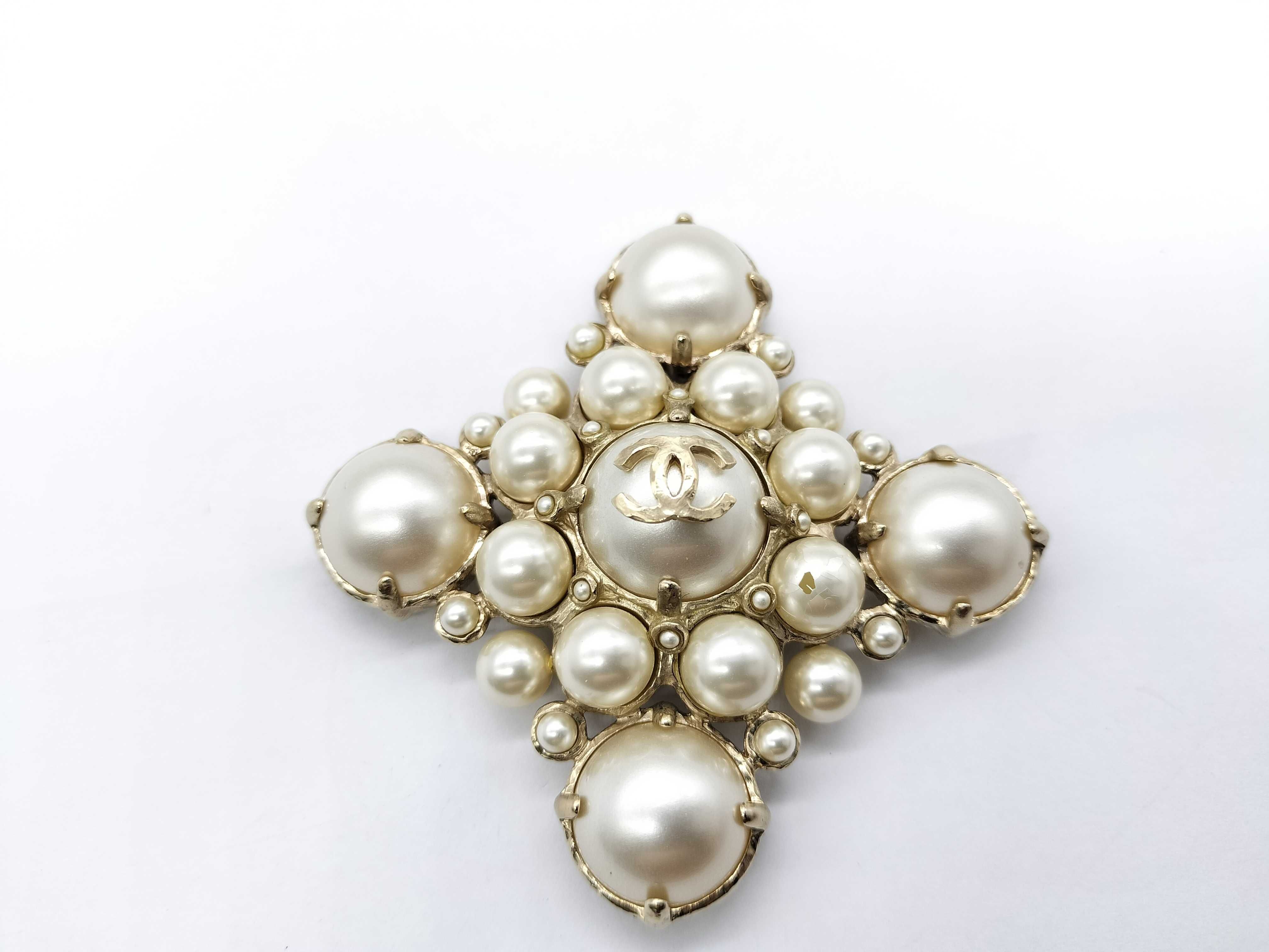 B13 Brooch