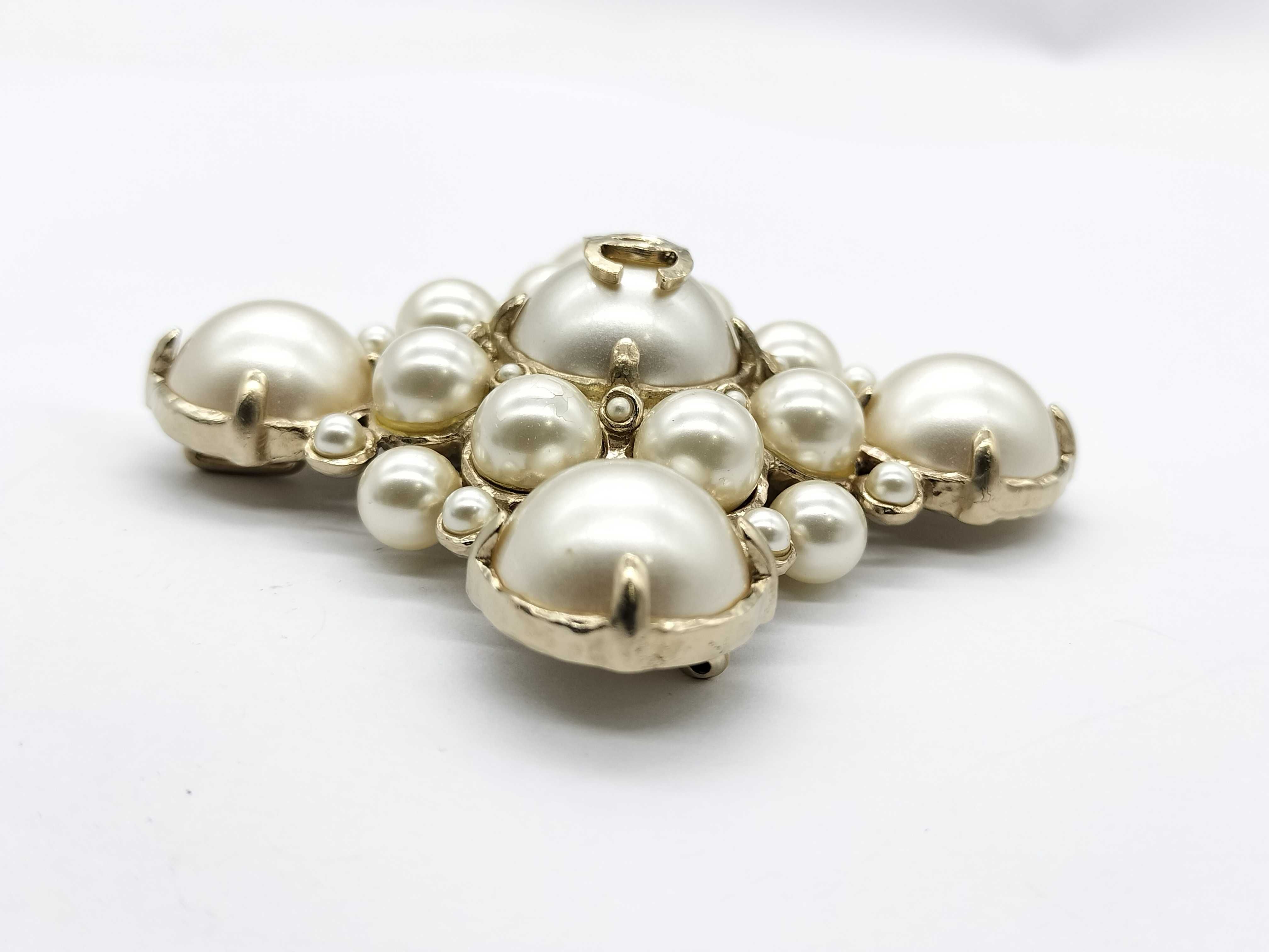 B13 Brooch — view 2