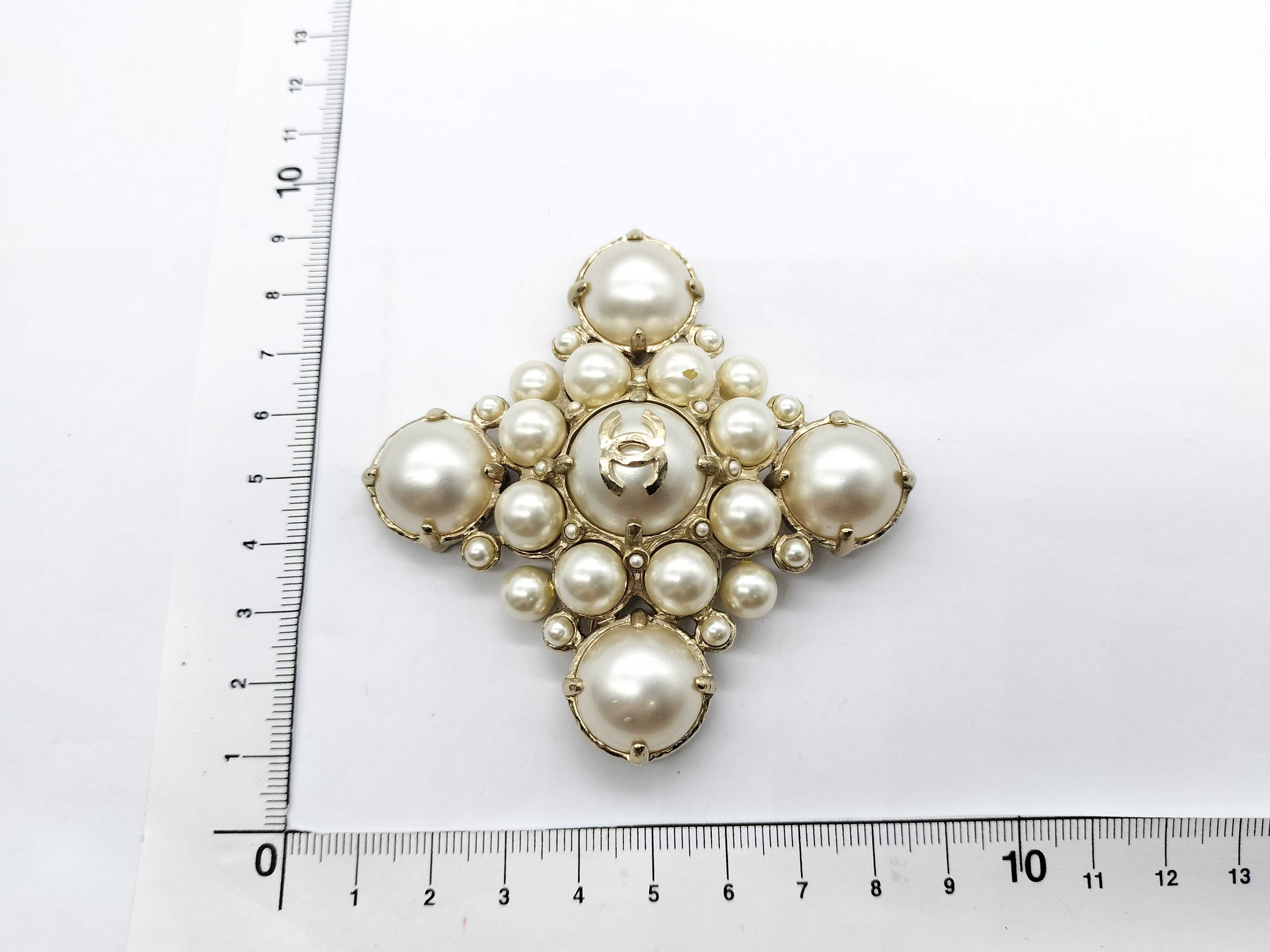 B13 Brooch — view 7