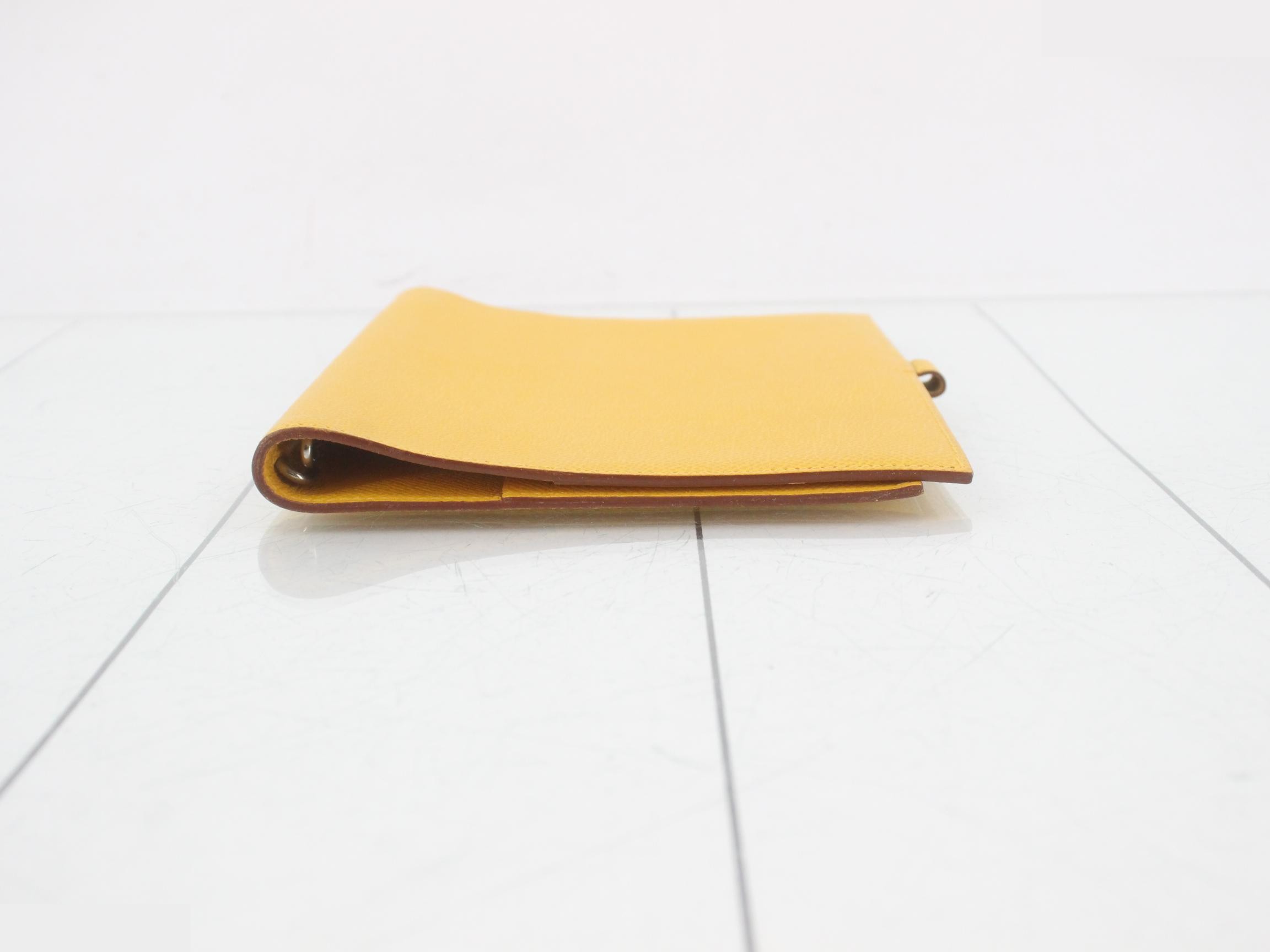 Agenda cover, GM brand, Courchevel leather, yellow, with ballpoint pen, A stamp. — view 3