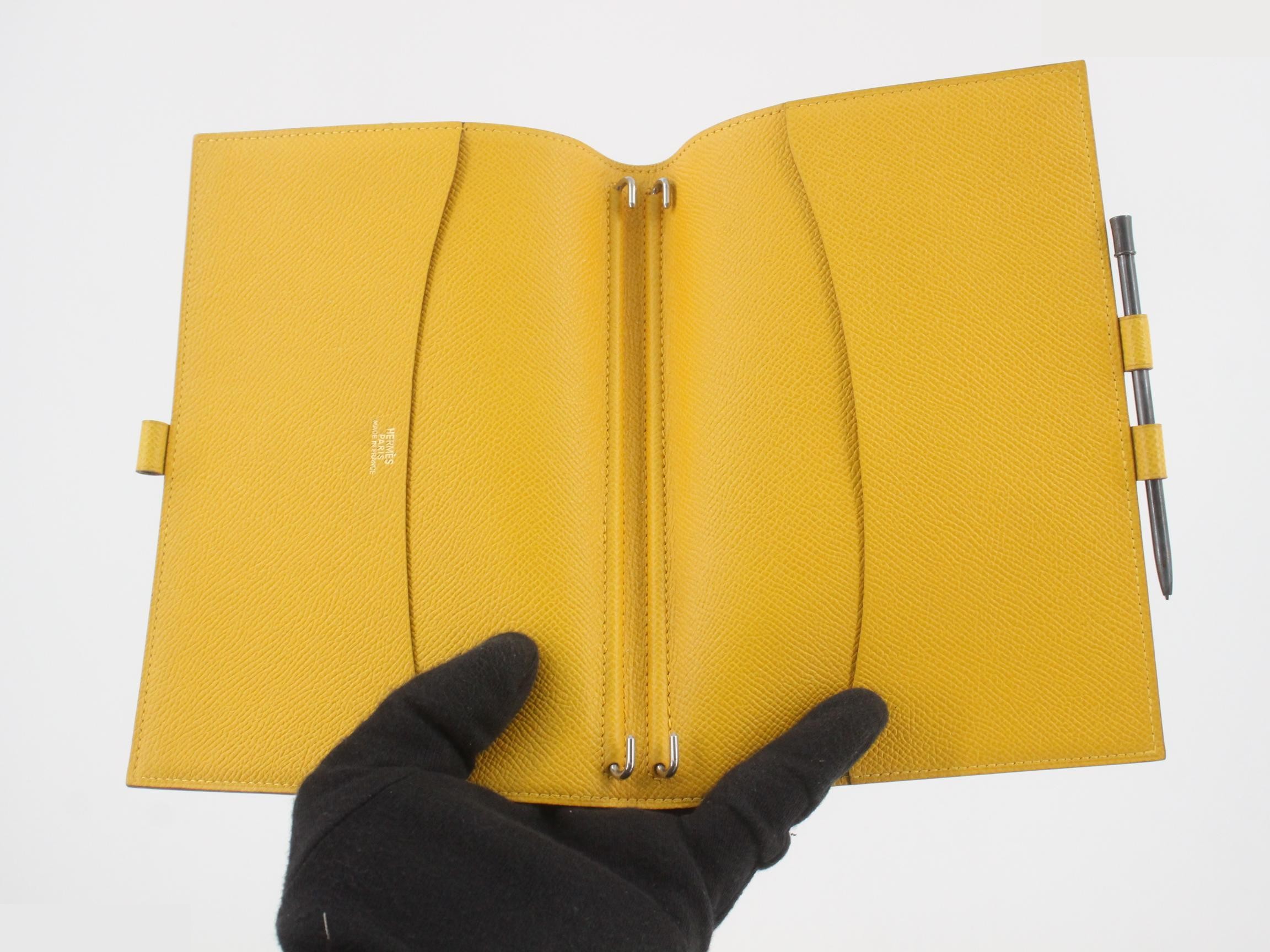 Agenda cover, GM brand, Courchevel leather, yellow, with ballpoint pen, A stamp. — view 4