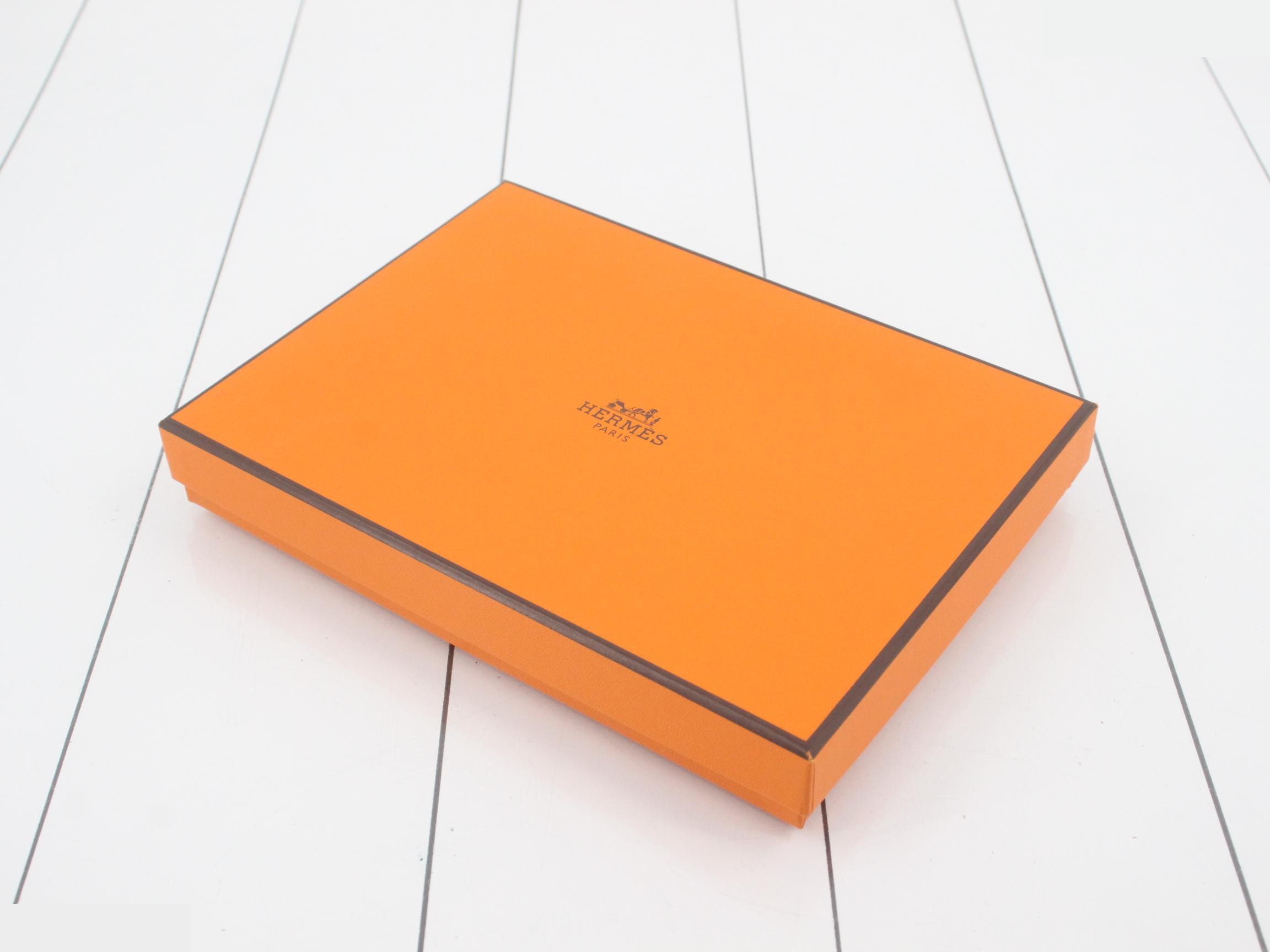 Agenda cover, GM brand, Courchevel leather, yellow, with ballpoint pen, A stamp. — view 5