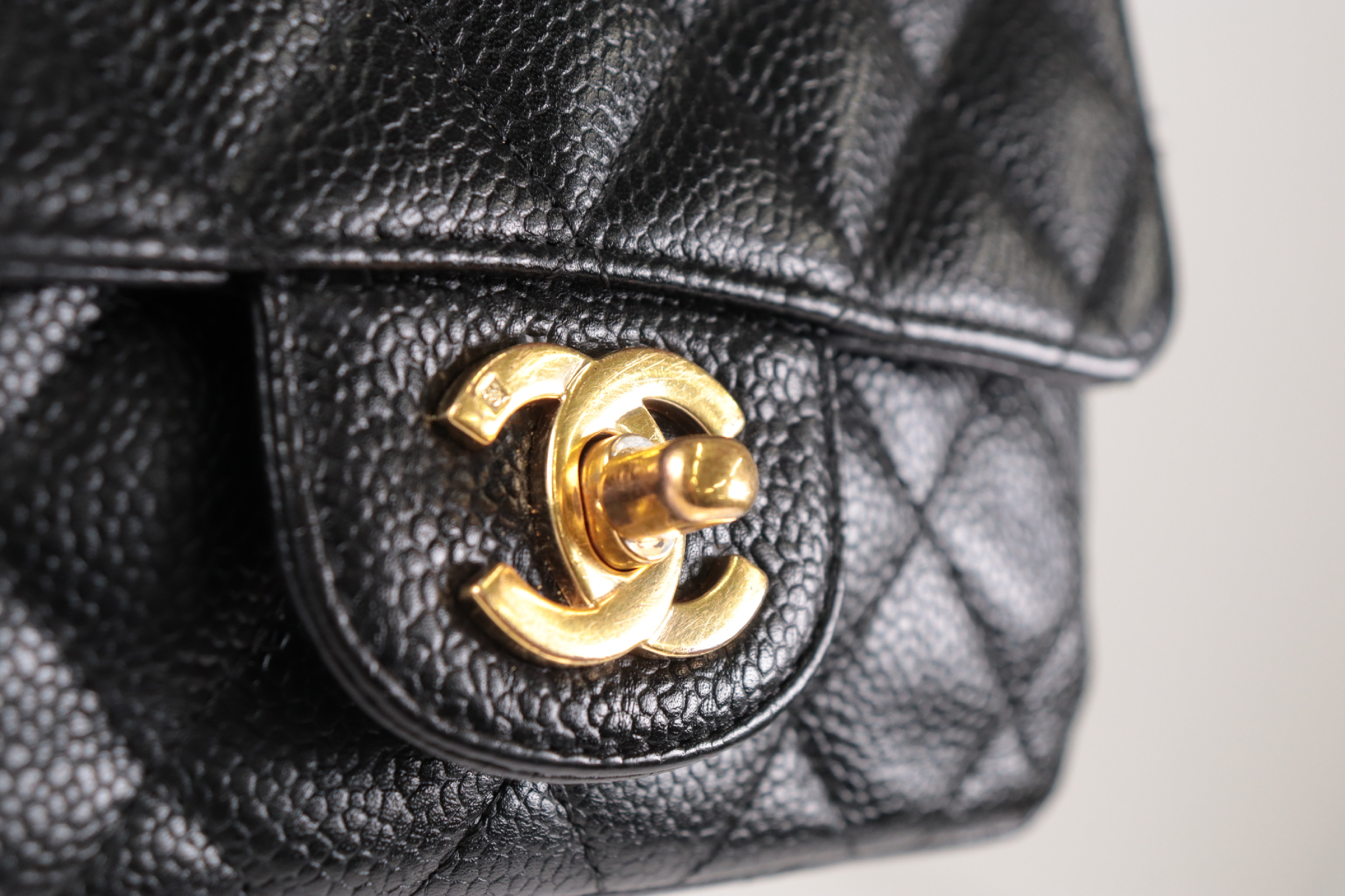 Minimato Caviar Chain Shoulder Bag (Serial No. 12) — view 7