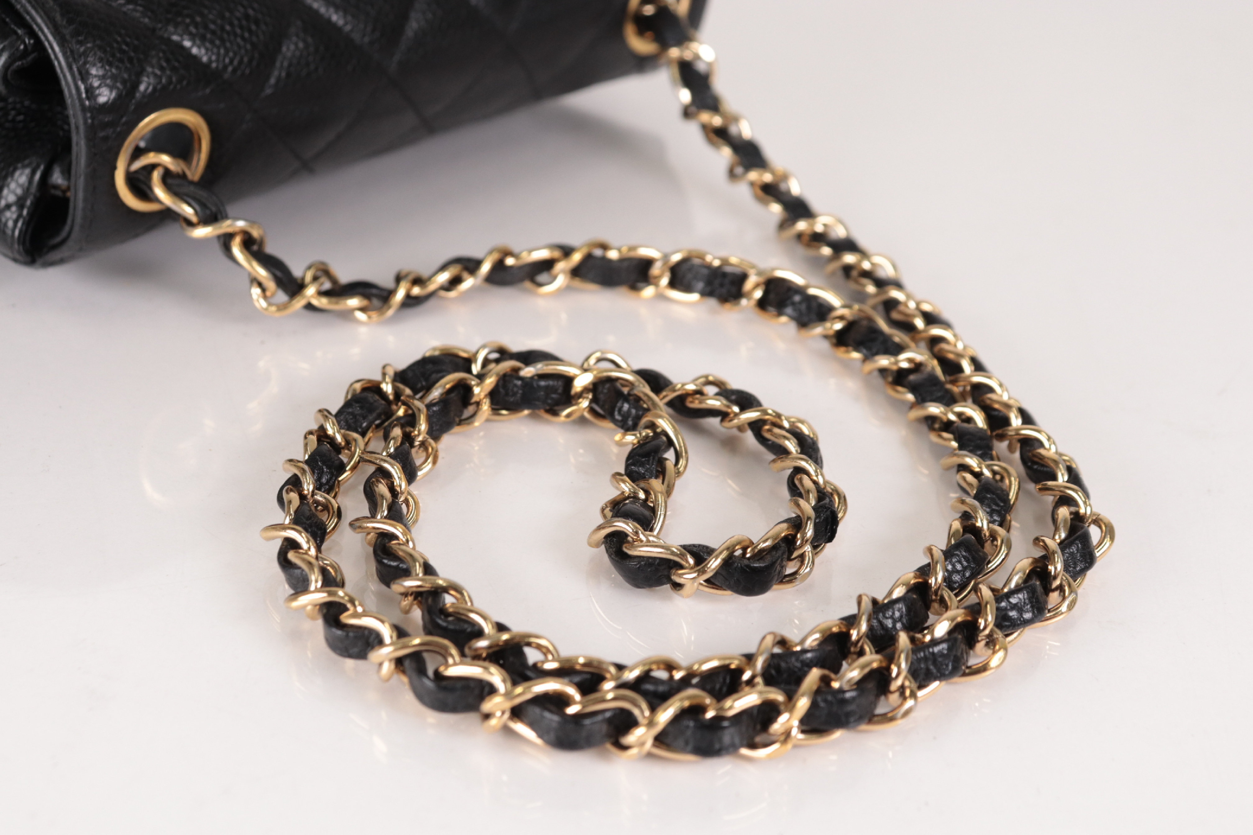 Minimato Caviar Chain Shoulder Bag (Serial No. 12) — view 8
