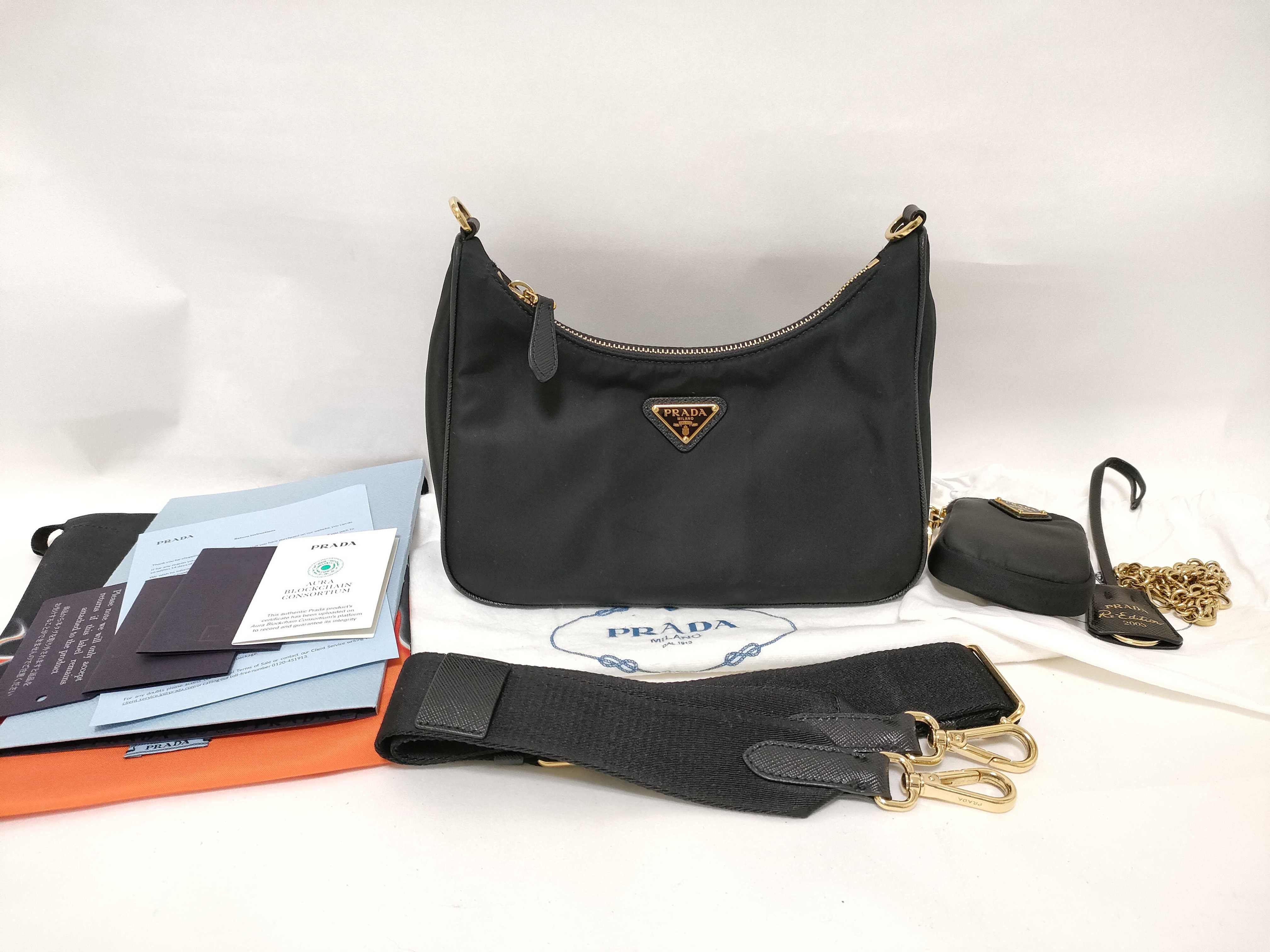 Nylon Prada Re-Edition 2005 Re-Nylon Shoulder Bag Gold Chain Triangle Logo Shoulder Bag