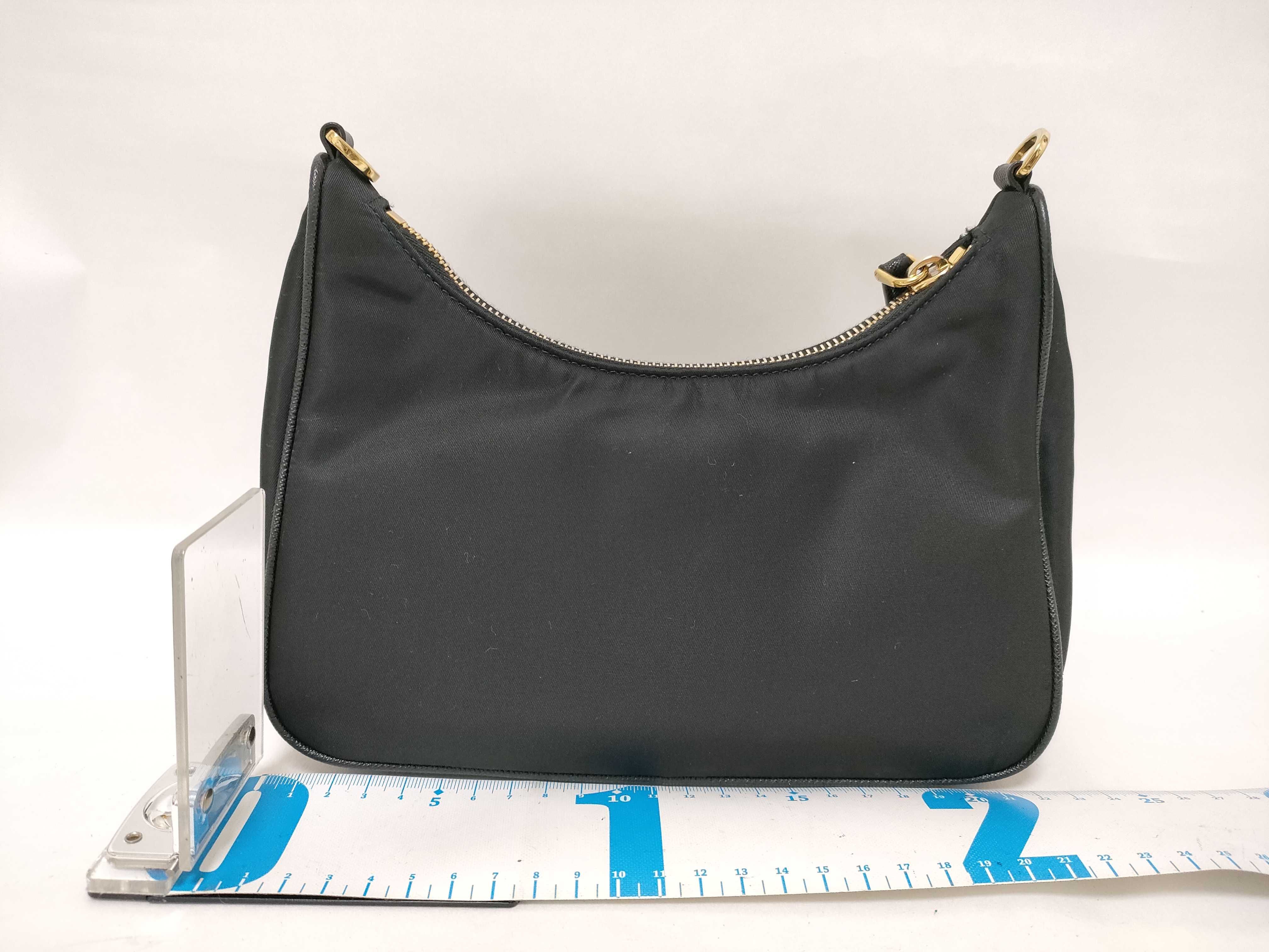 Nylon Prada Re-Edition 2005 Re-Nylon Shoulder Bag Gold Chain Triangle Logo Shoulder Bag — view 2