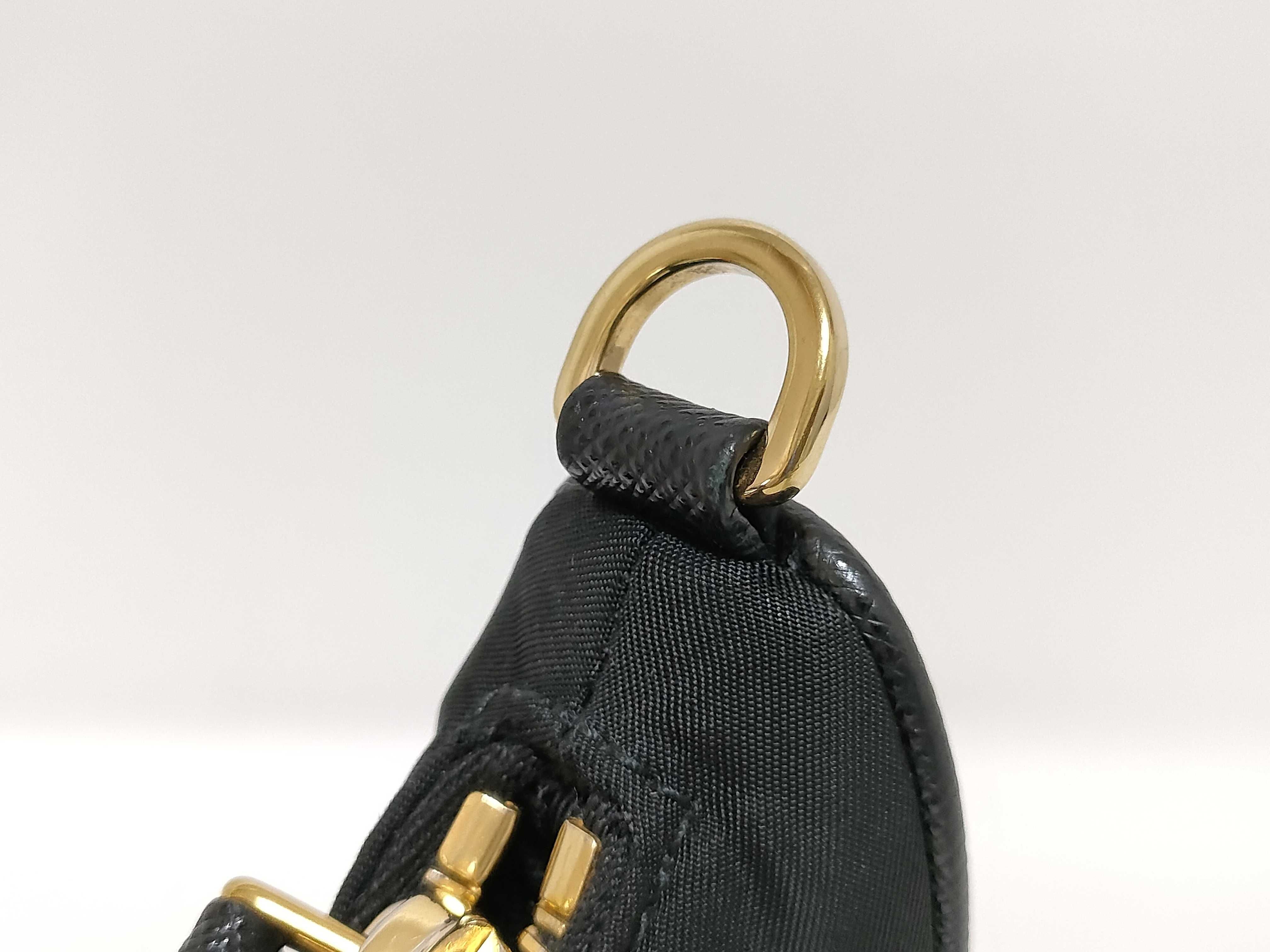 Nylon Prada Re-Edition 2005 Re-Nylon Shoulder Bag Gold Chain Triangle Logo Shoulder Bag — view 5