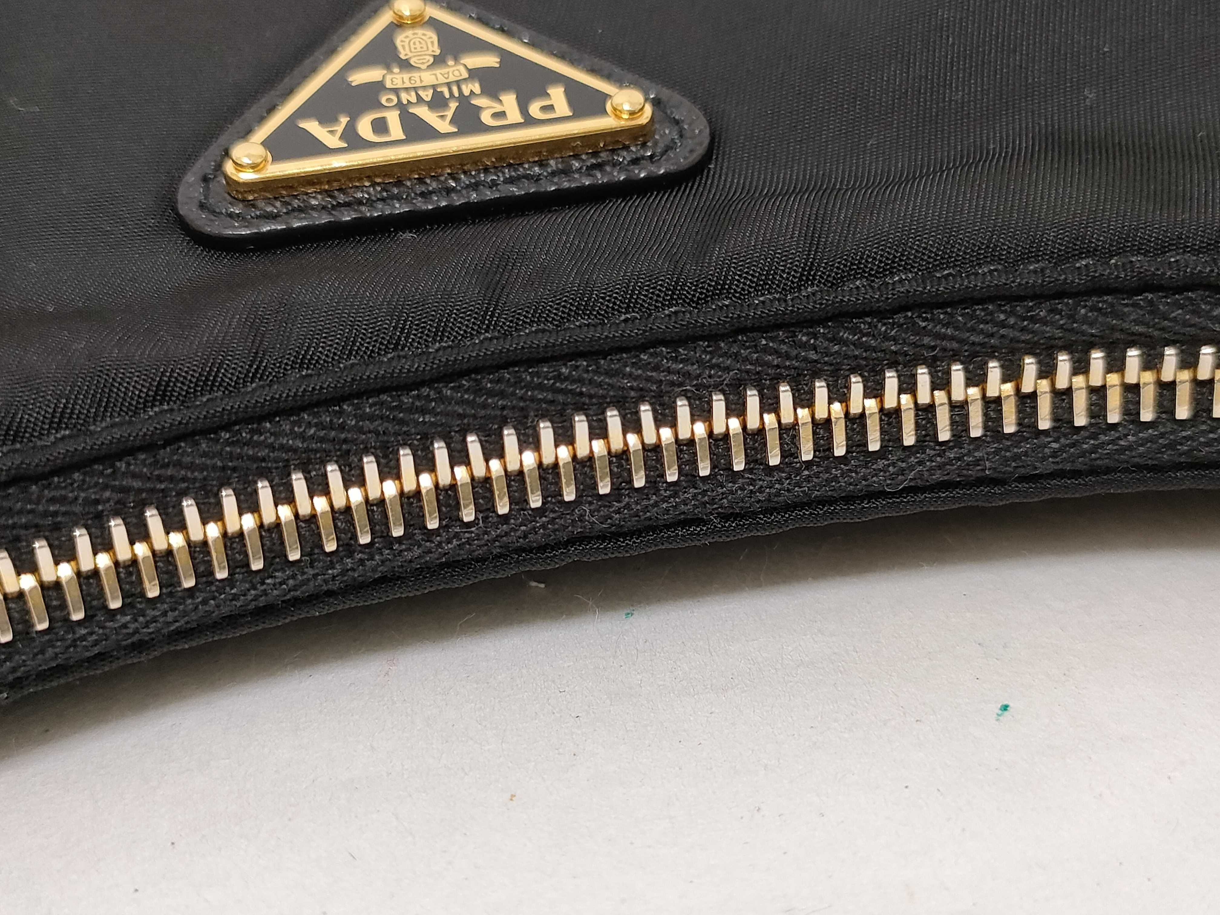 Nylon Prada Re-Edition 2005 Re-Nylon Shoulder Bag Gold Chain Triangle Logo Shoulder Bag — view 8