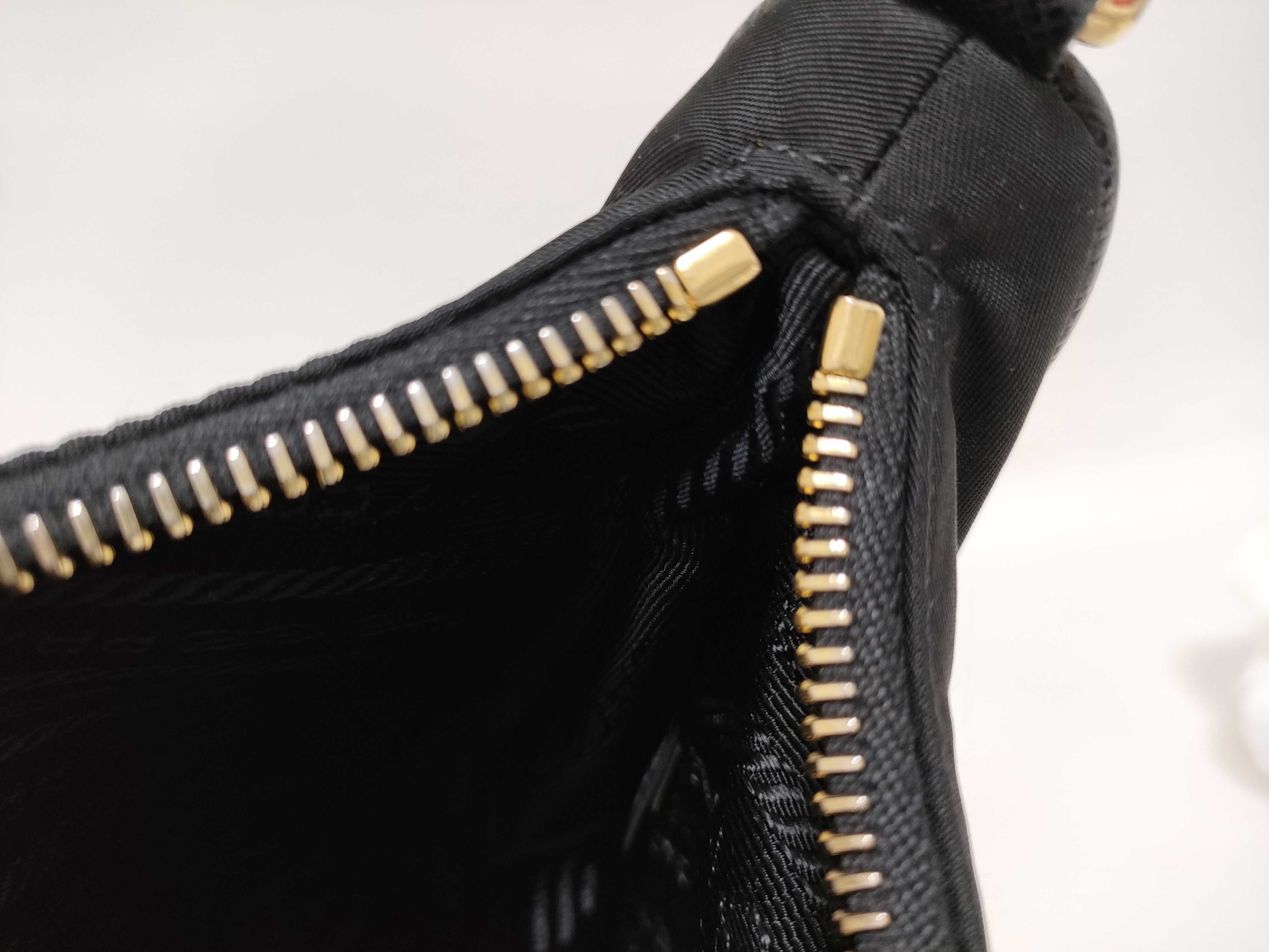 Nylon Prada Re-Edition 2005 Re-Nylon Shoulder Bag Gold Chain Triangle Logo Shoulder Bag — view 9