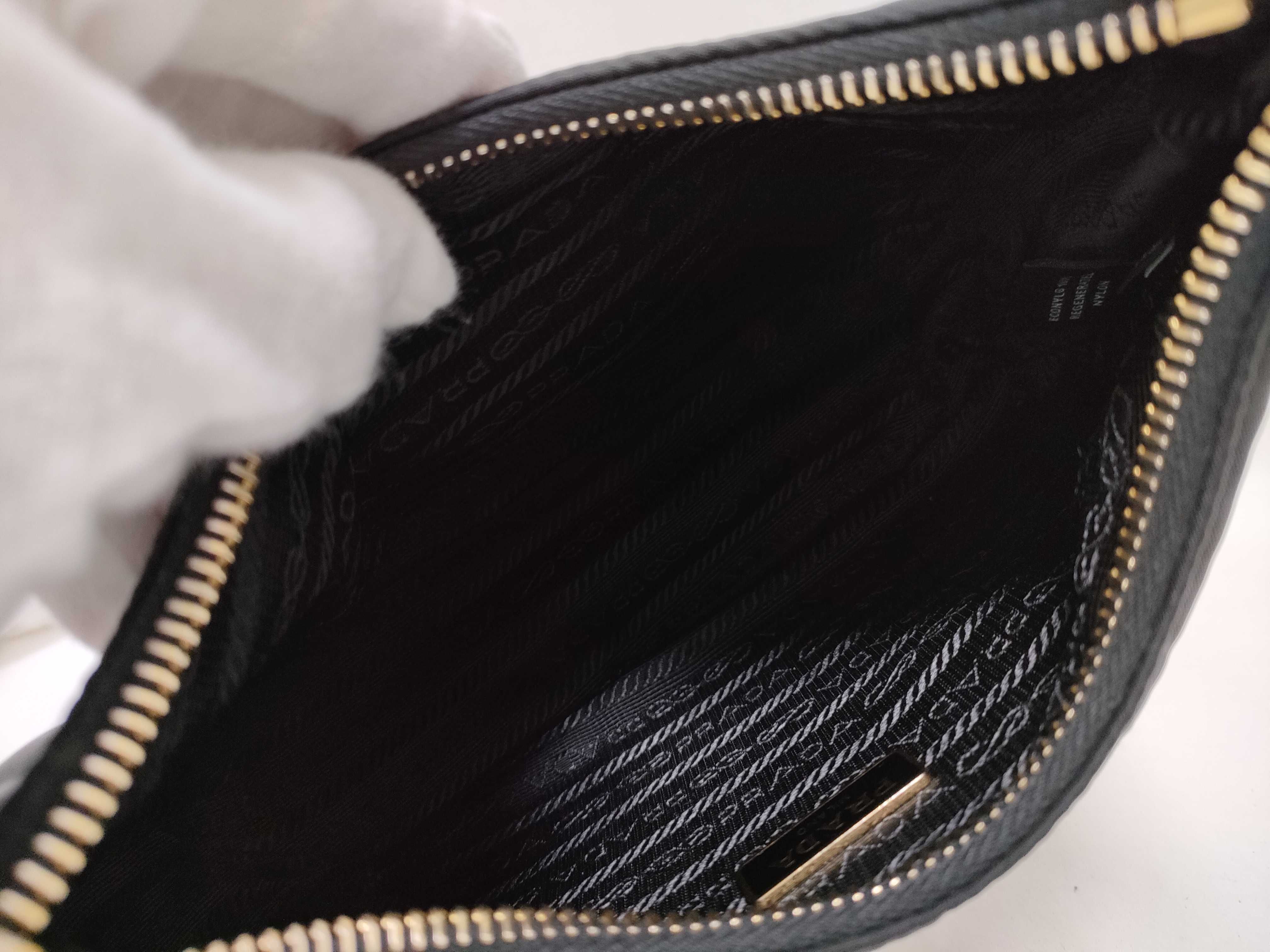Nylon Prada Re-Edition 2005 Re-Nylon Shoulder Bag Gold Chain Triangle Logo Shoulder Bag — view 10