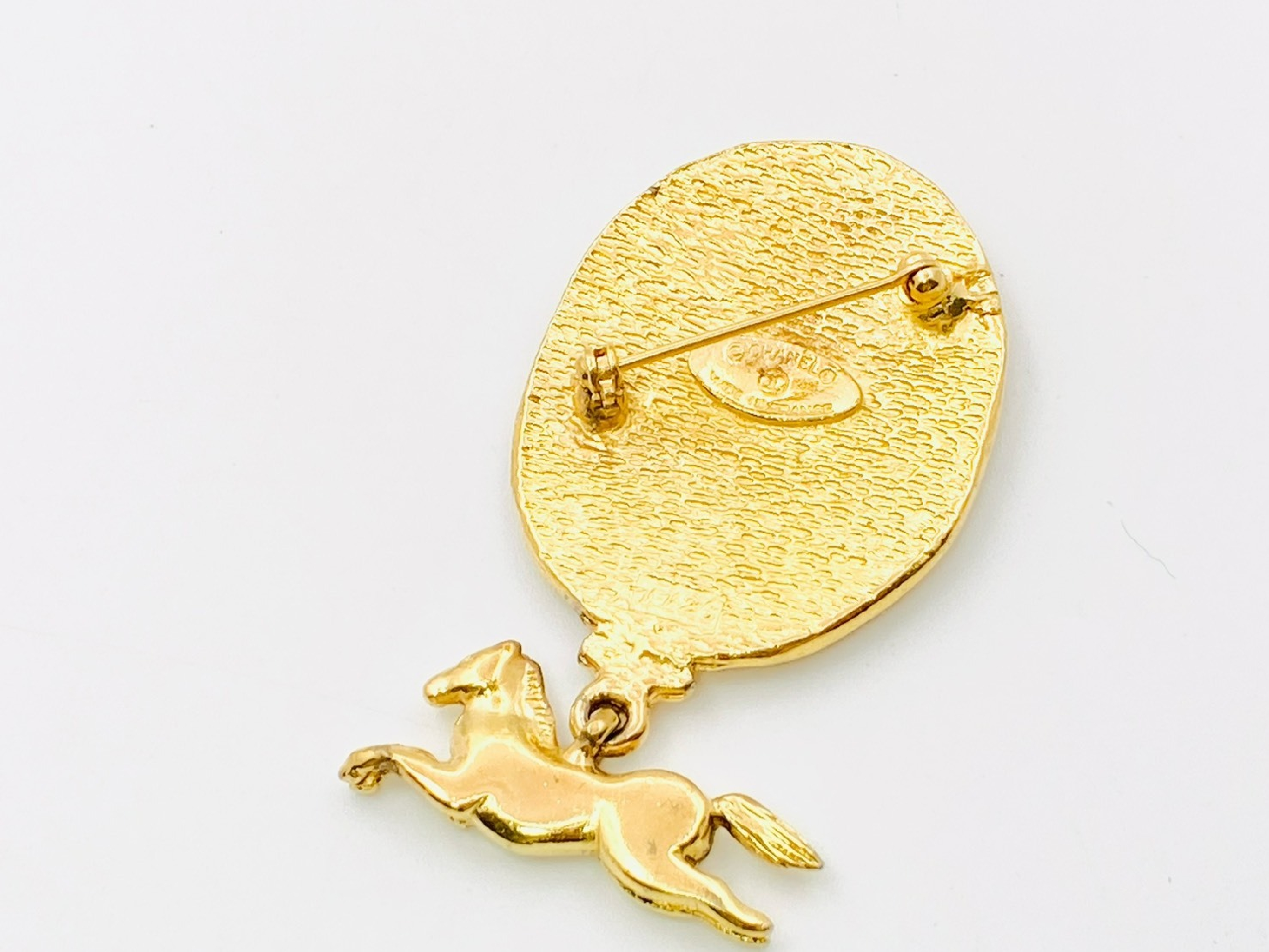 Coco Mark Logo Horse Crown Oval Swing Brooch (with comments, item number 1126) — view 2