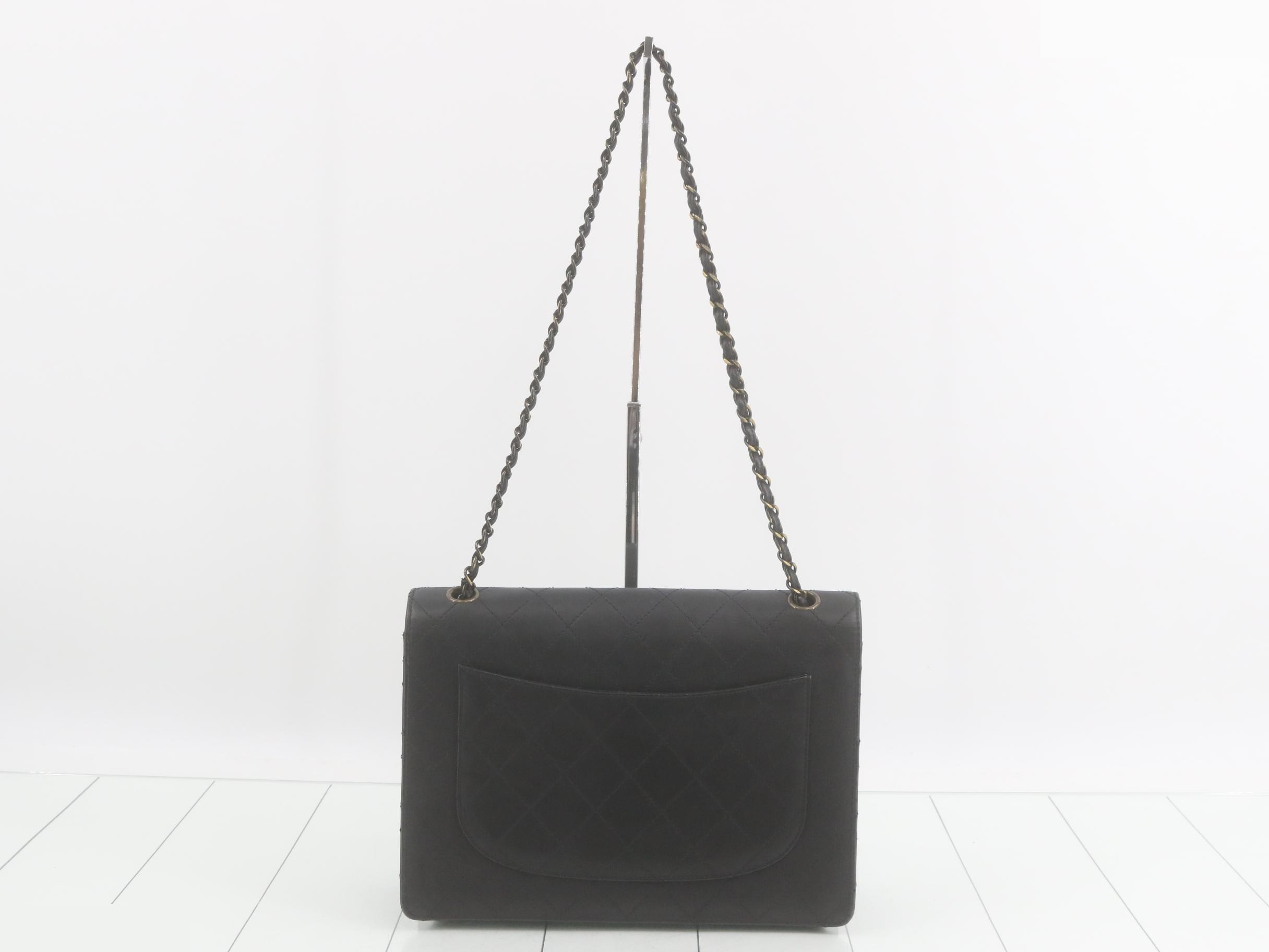Single flap matelassé shoulder bag — view 2