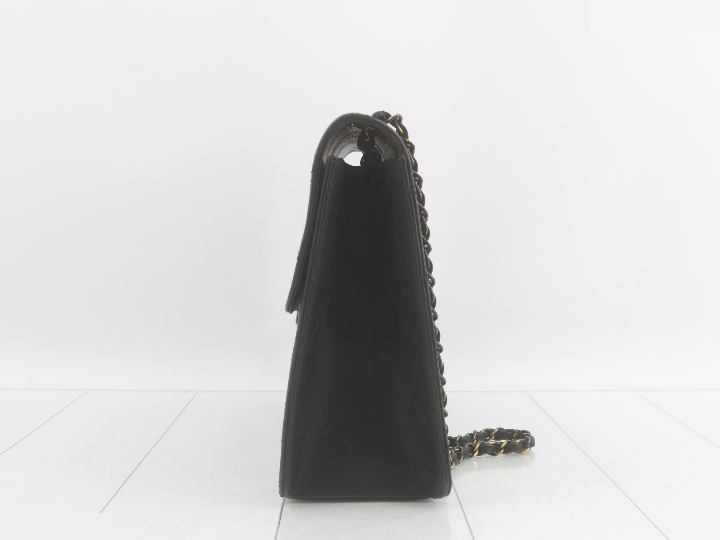 Single flap matelassé shoulder bag — view 3