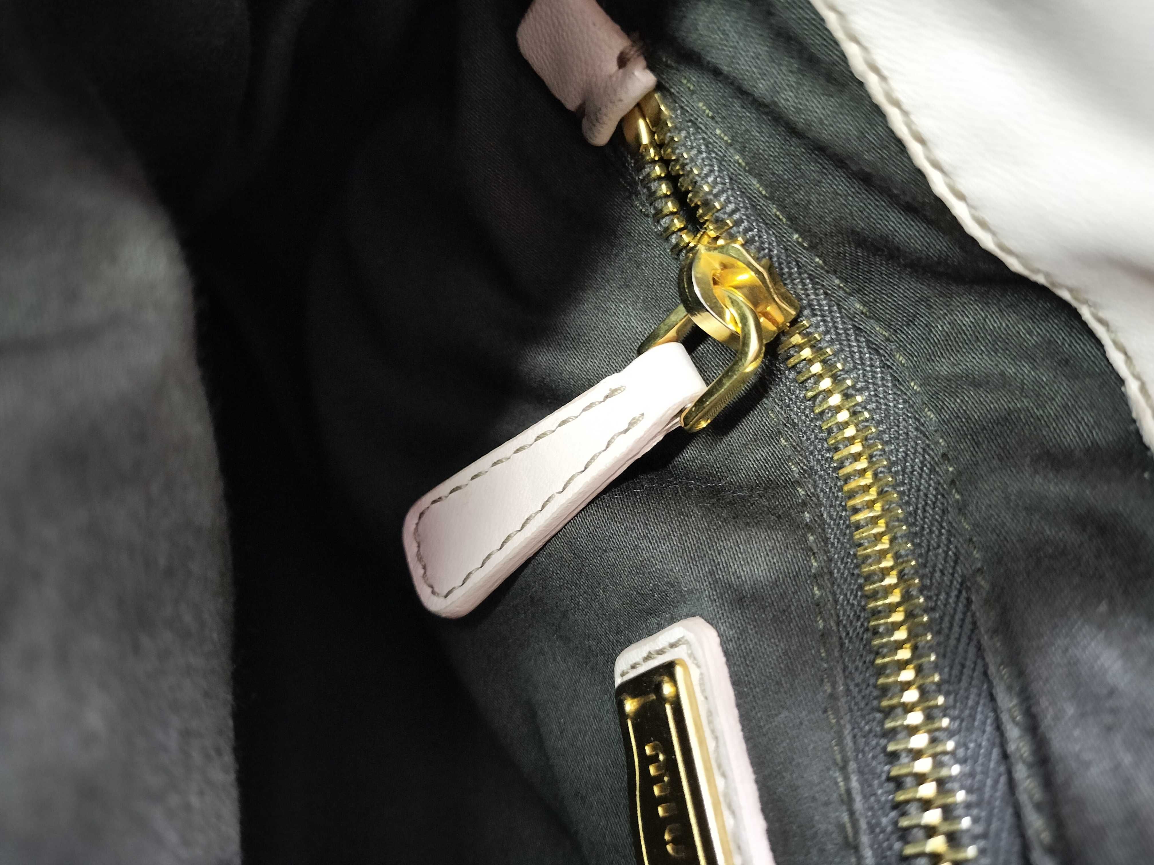 Matelassé Leather One-Shoulder Bag (Shoulder Bag) — view 11