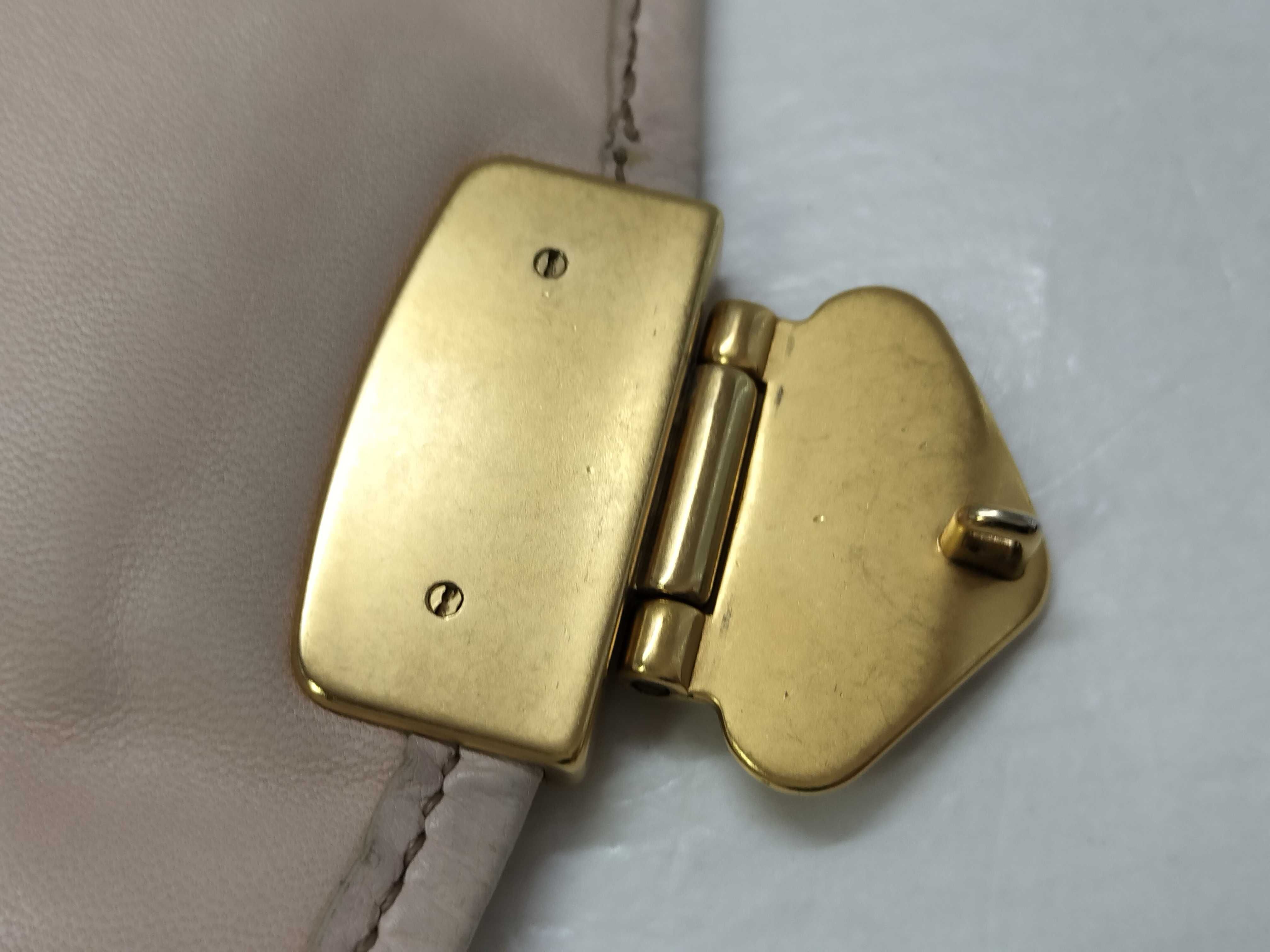 Matelassé Leather One-Shoulder Bag (Shoulder Bag) — view 14