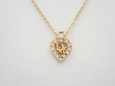 Gold necklace with stone, chain approximately 44cm long.