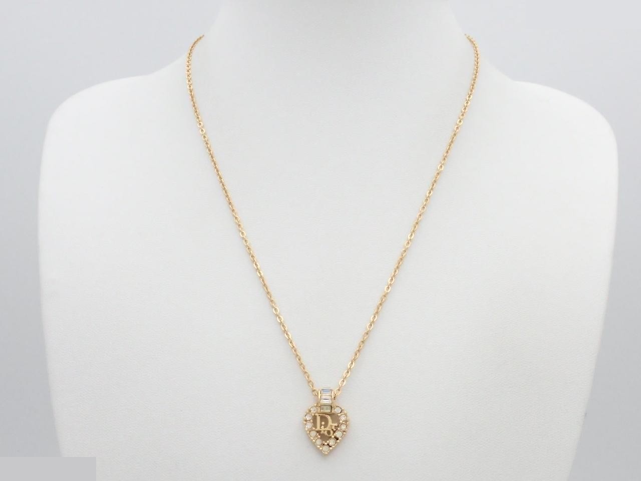 Gold necklace with stone, chain approximately 44cm long. — view 3