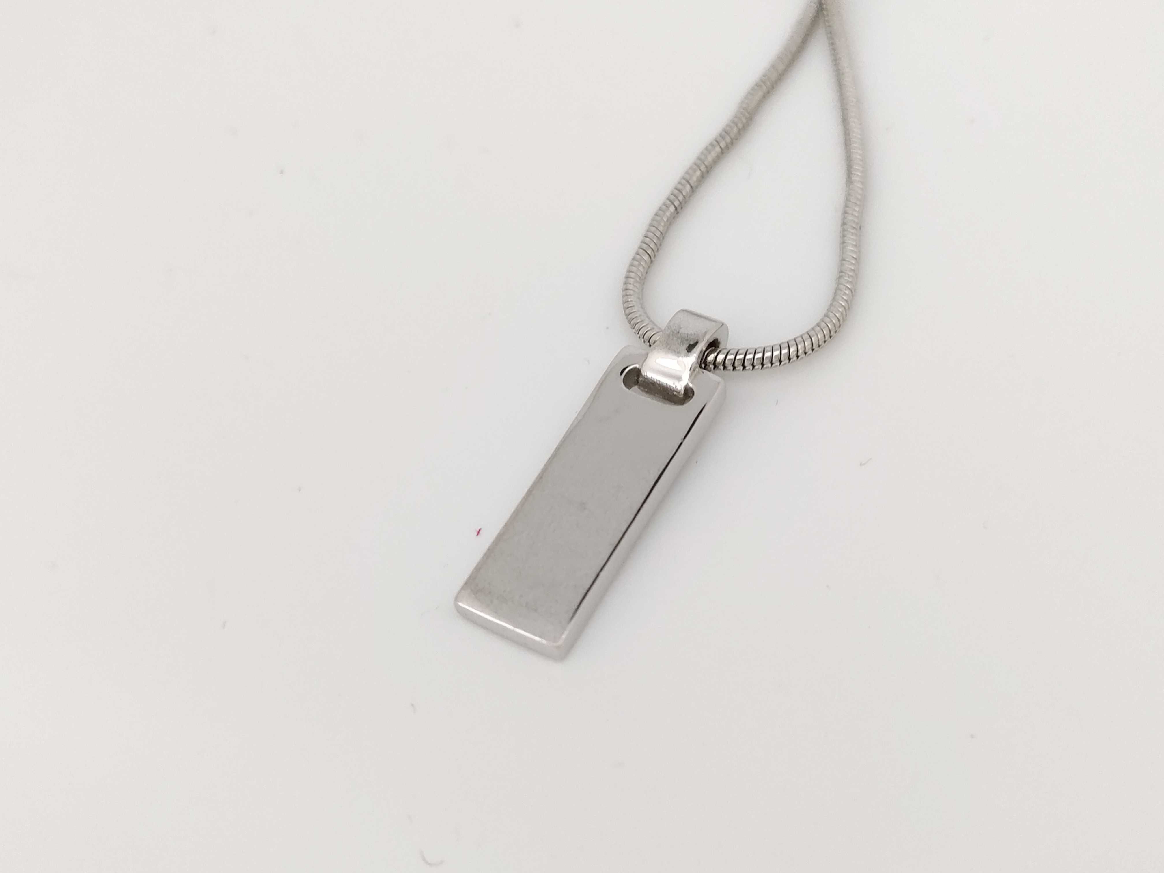 necklace — view 2