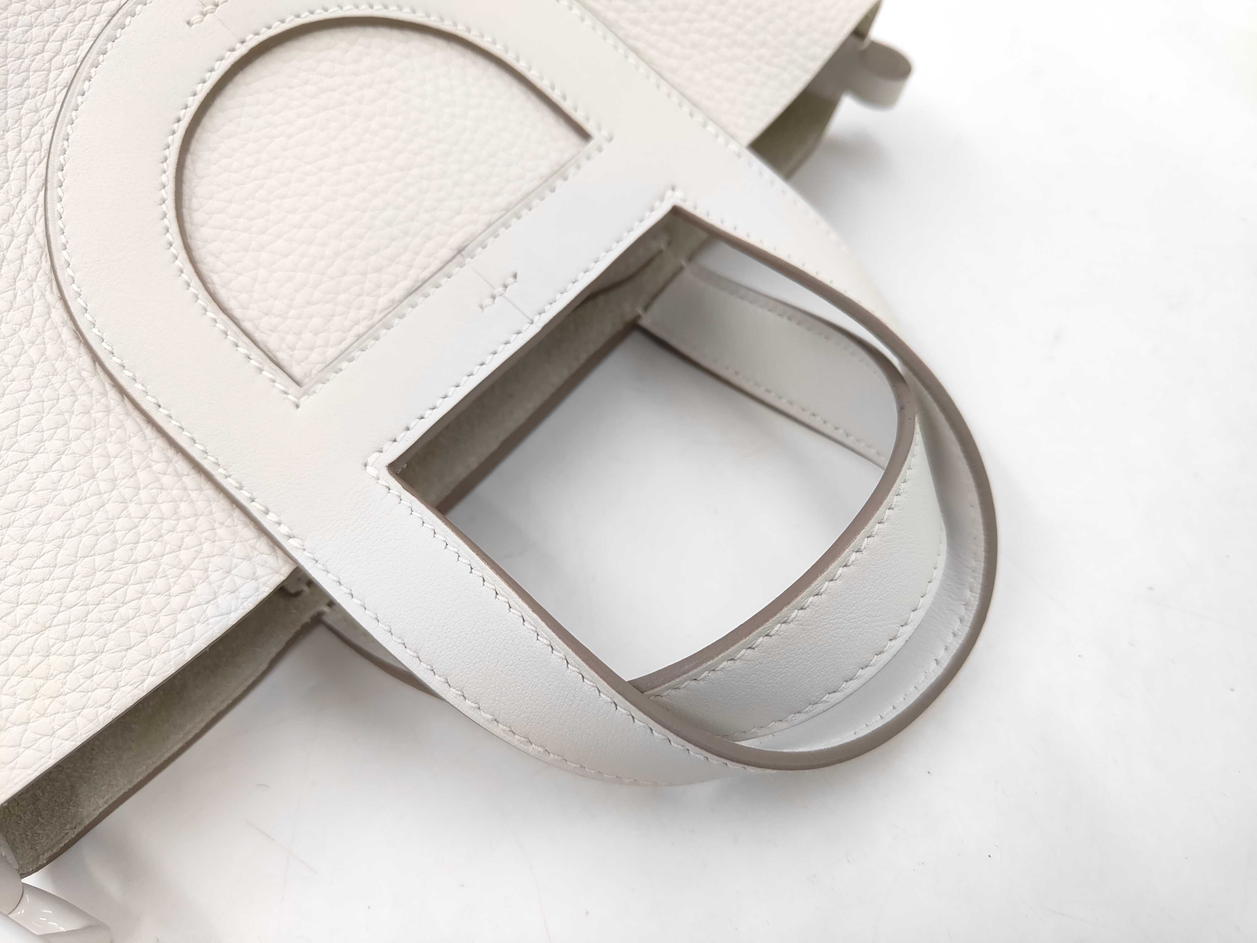 In the Loop 18 W stamp Taurillon white handbag — view 4