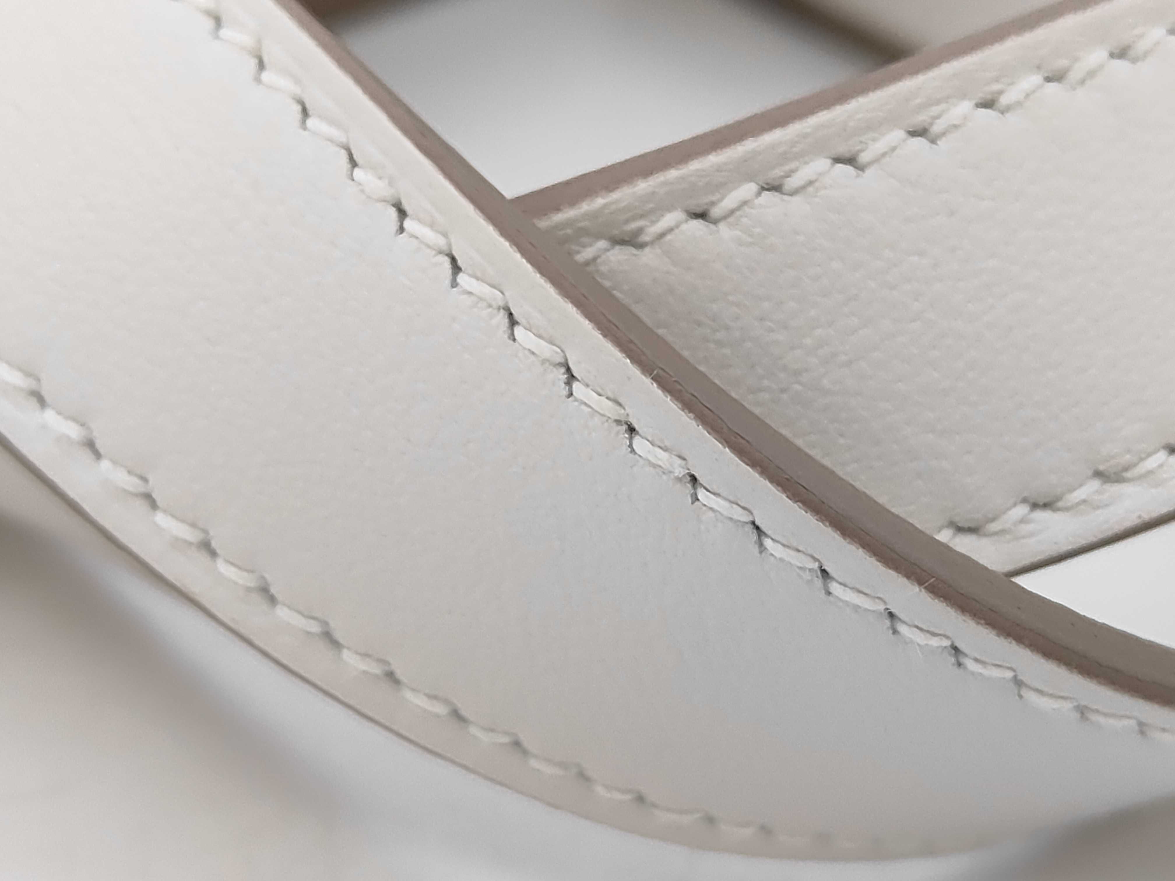 In the Loop 18 W stamp Taurillon white handbag — view 5