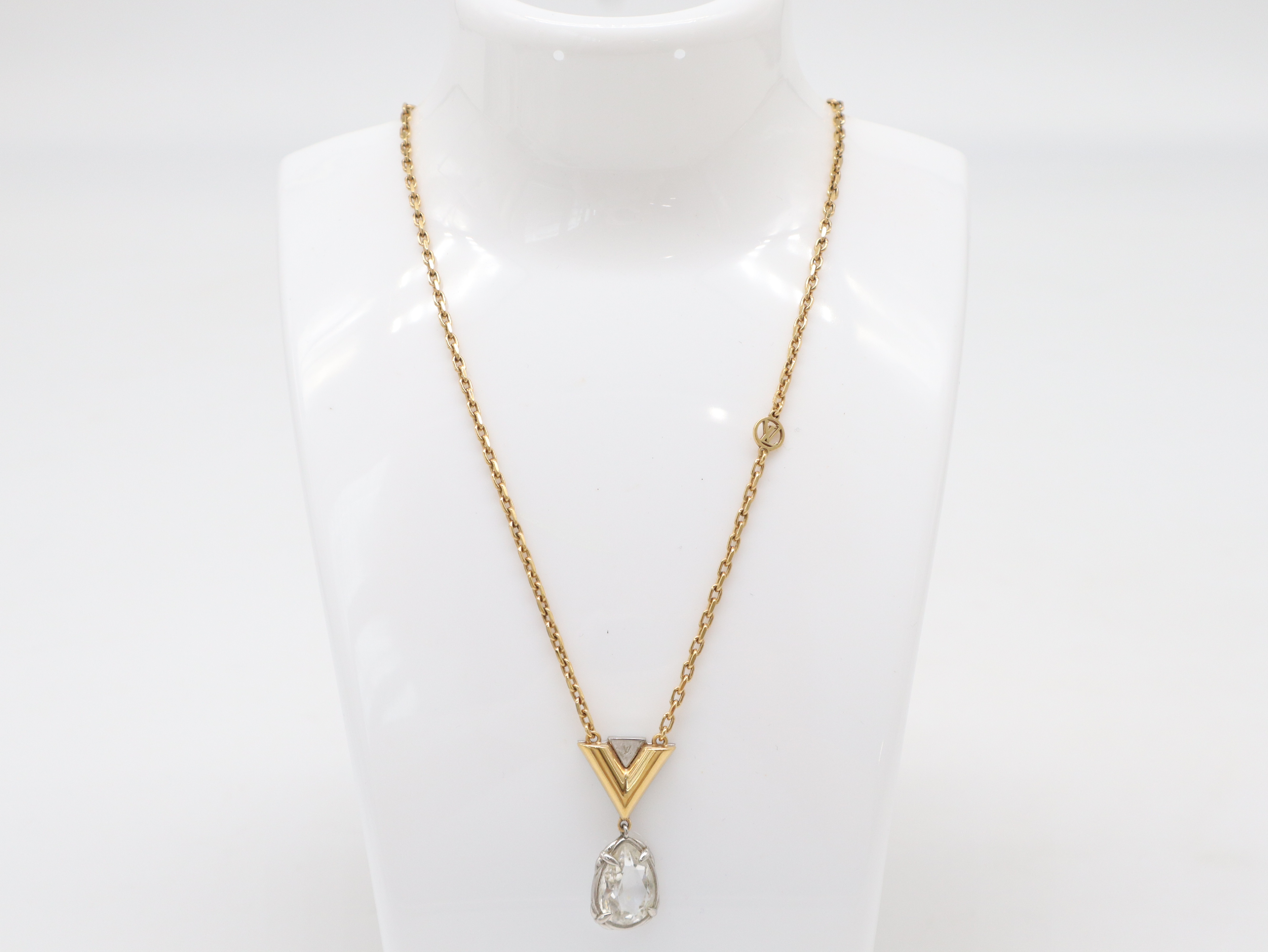M02268 V-for-Vuitton Necklace — view 3