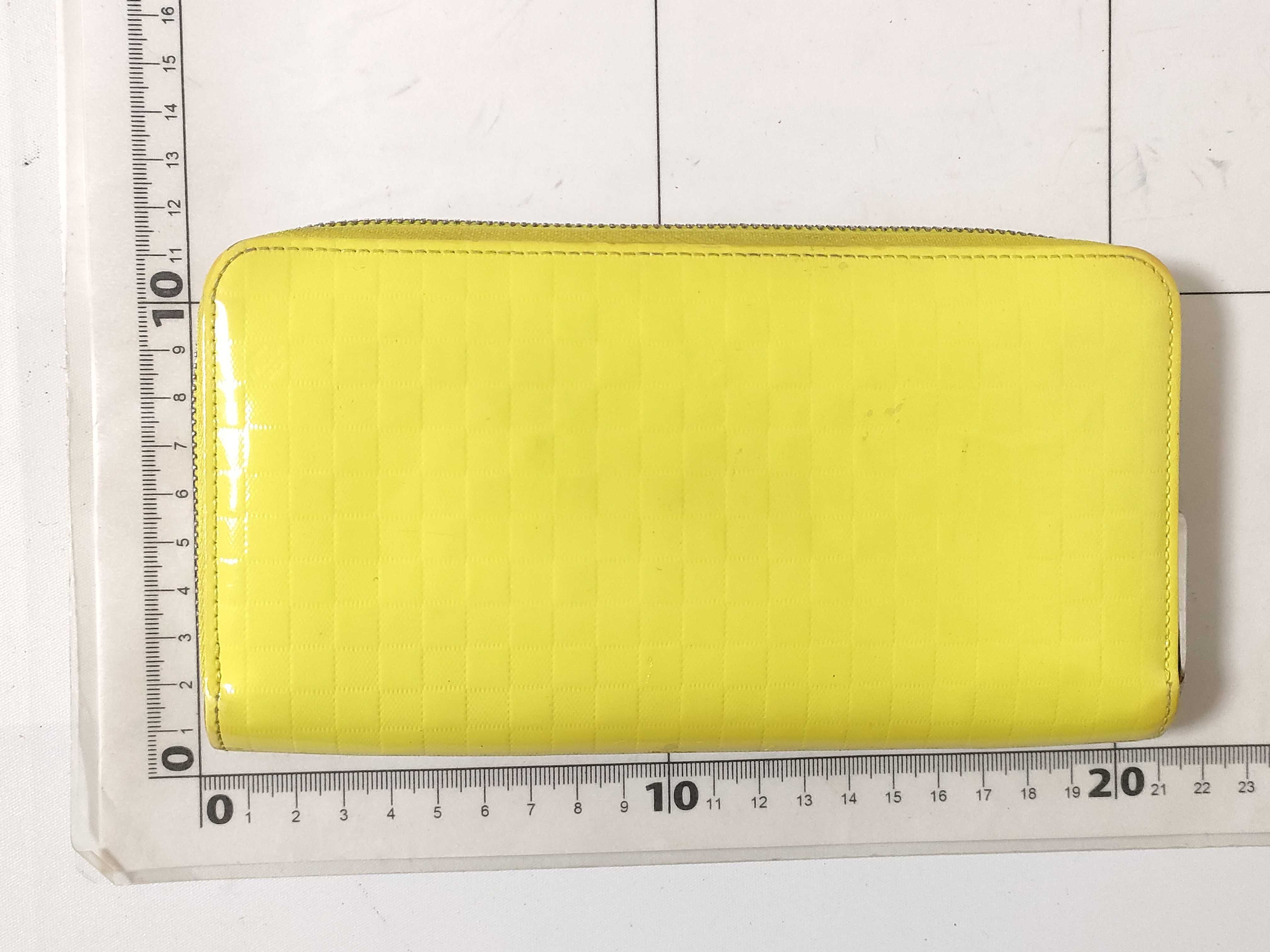 Damier Facette Zippy Wallet Jaune M94401 CA0123 Wallet — view 2