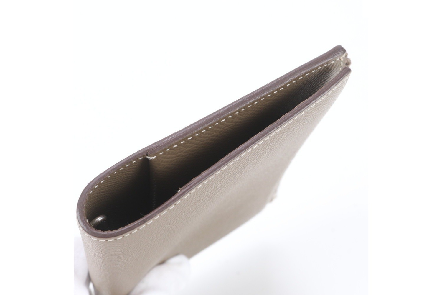 Y stamp, manufactured in 2020, EA zip, leather notebook cover with memo pad. — view 5