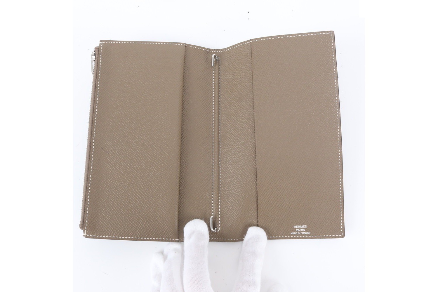 Y stamp, manufactured in 2020, EA zip, leather notebook cover with memo pad. — view 6