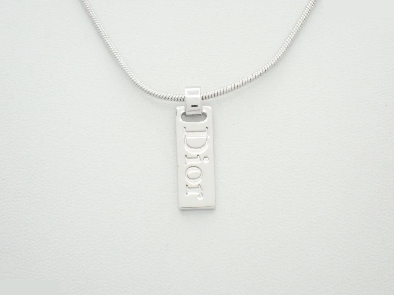 Other line: Precious metals, necklaces, pendants, neck circumference approximately 47cm.